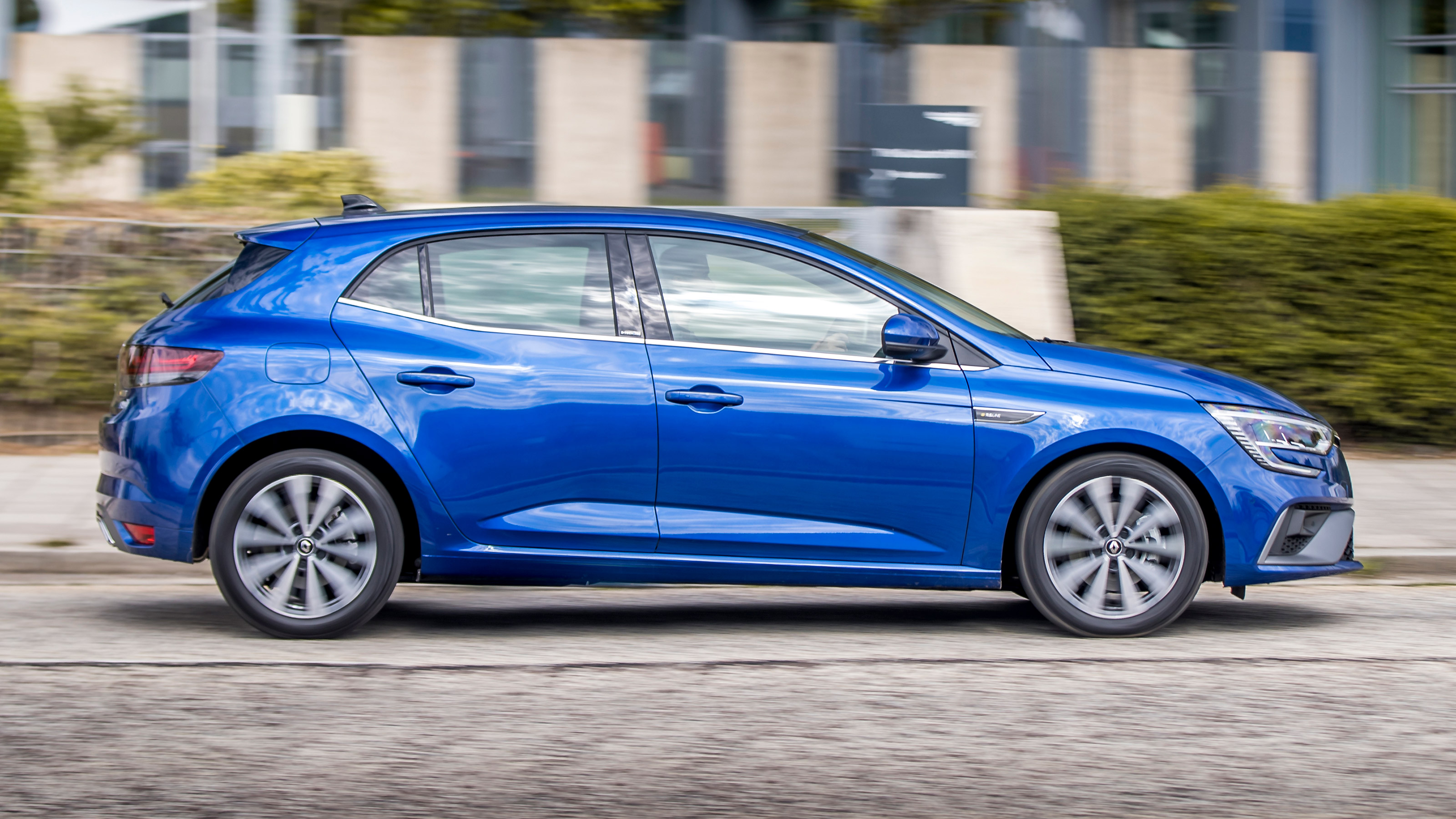 Renault Megane E-Tech PHEV - side static