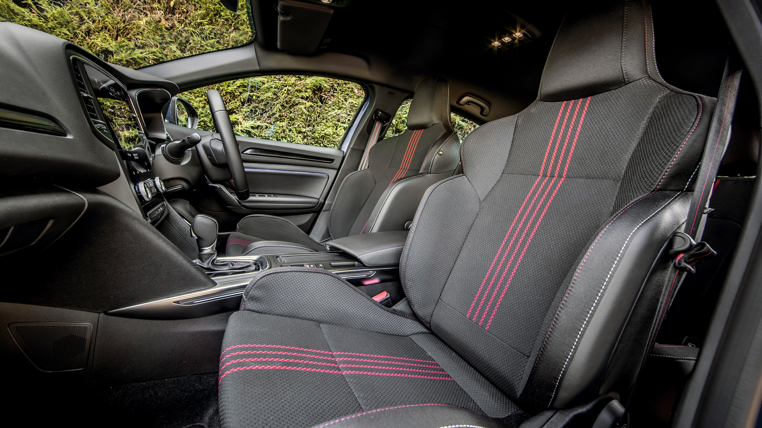 Renault Megane E-Tech PHEV - front seats