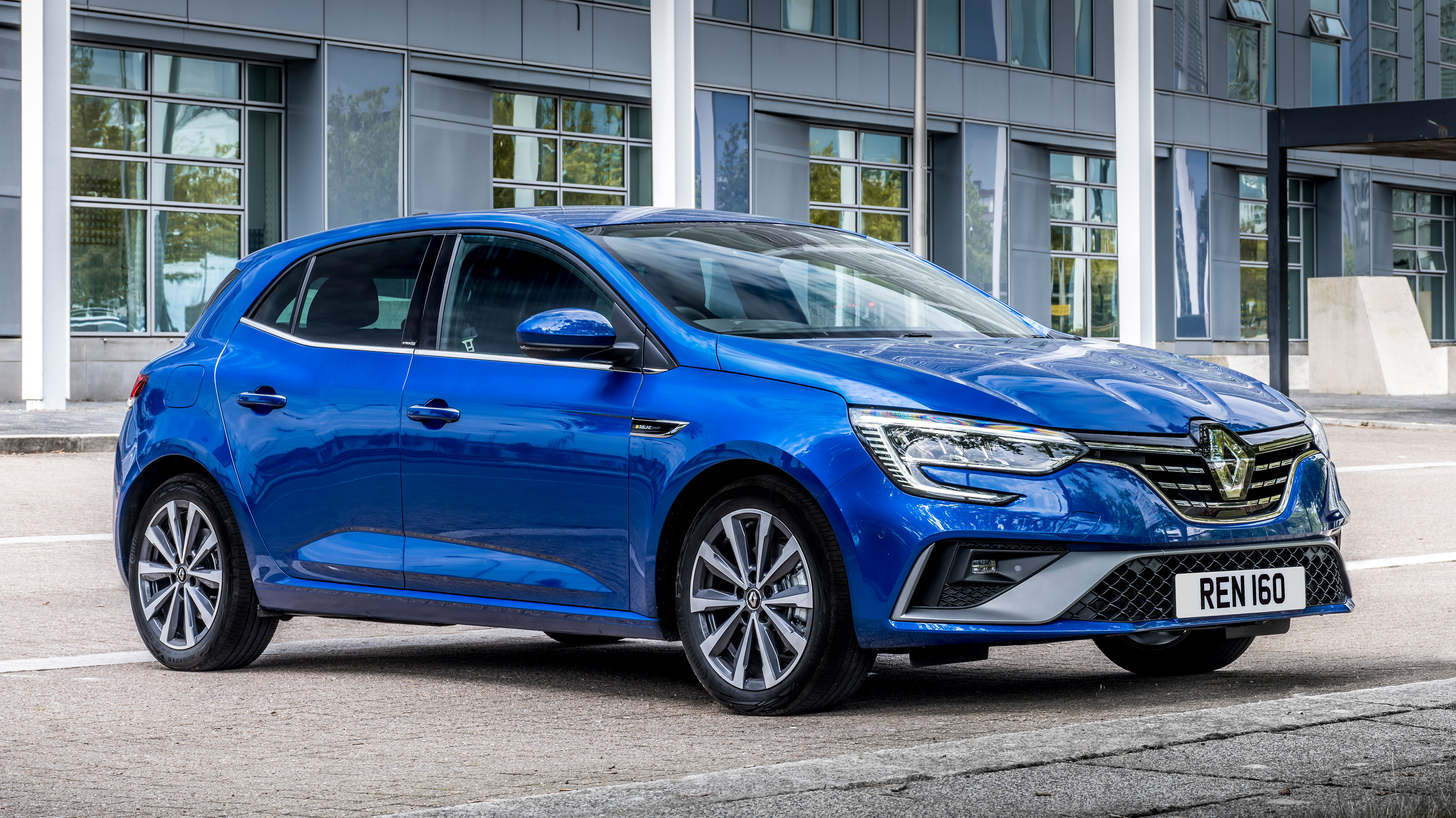 Renault Megane E-Tech PHEV - front static