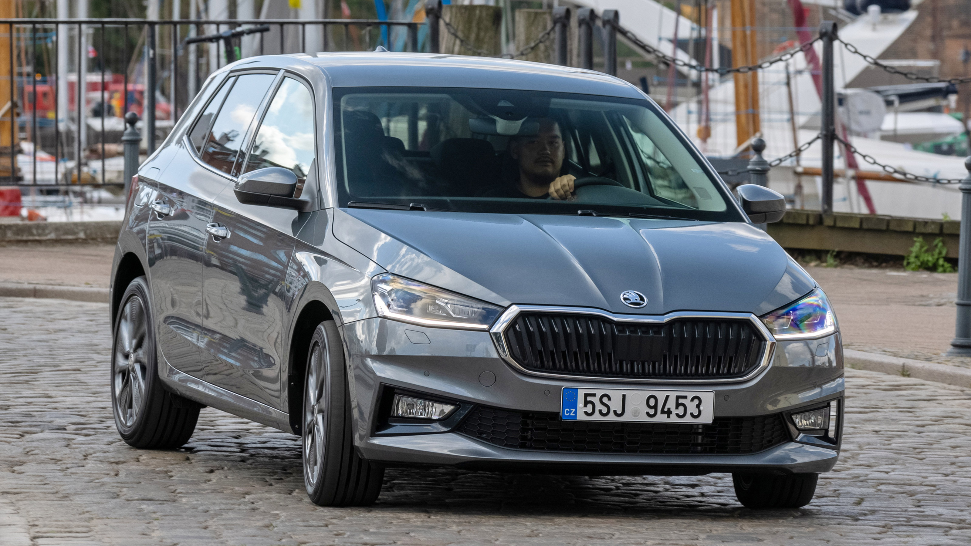 Skoda Fabia - front cornering