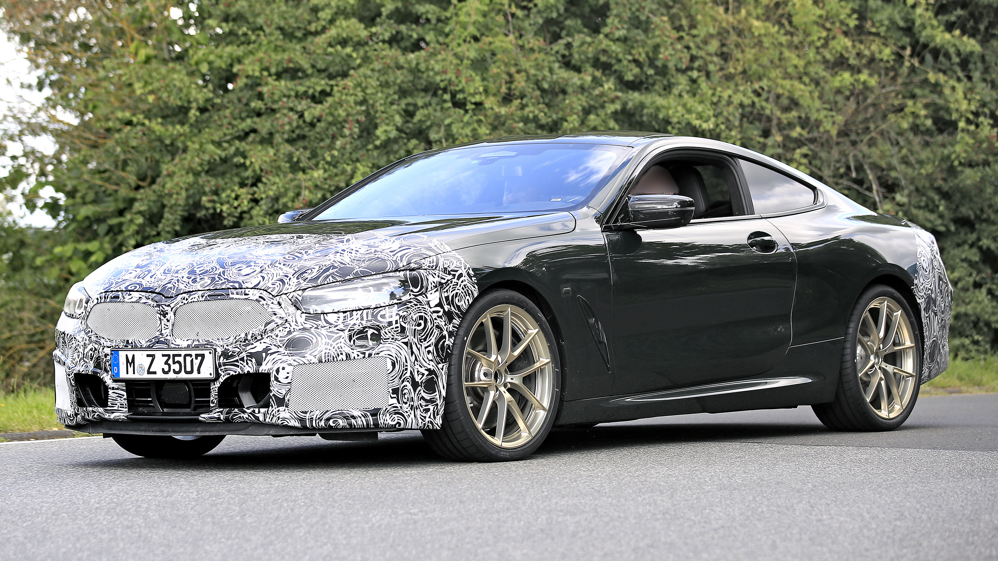 BMW 8 Series facelift - spyshot 2