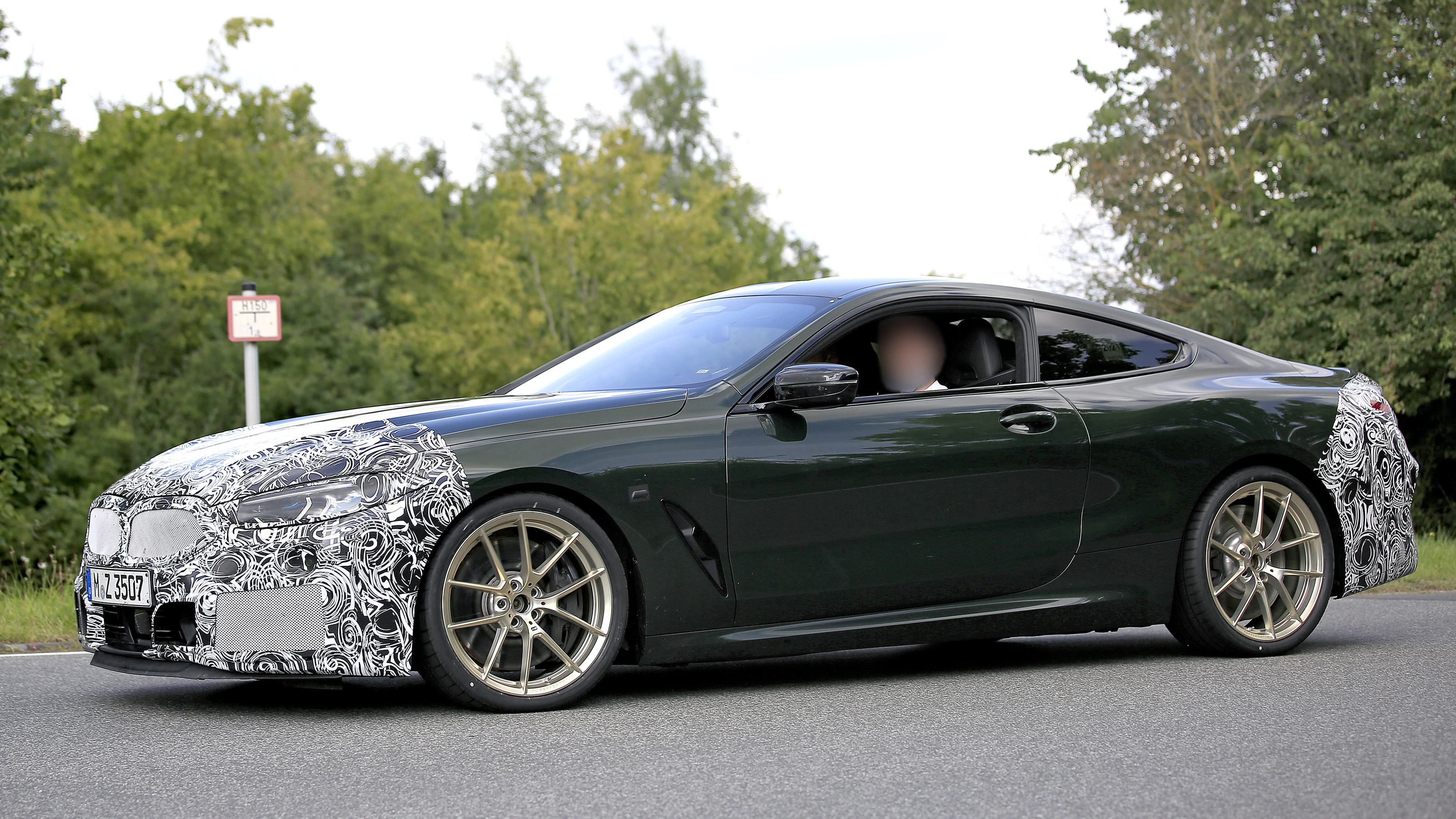 BMW 8 Series facelift - spyshot 3