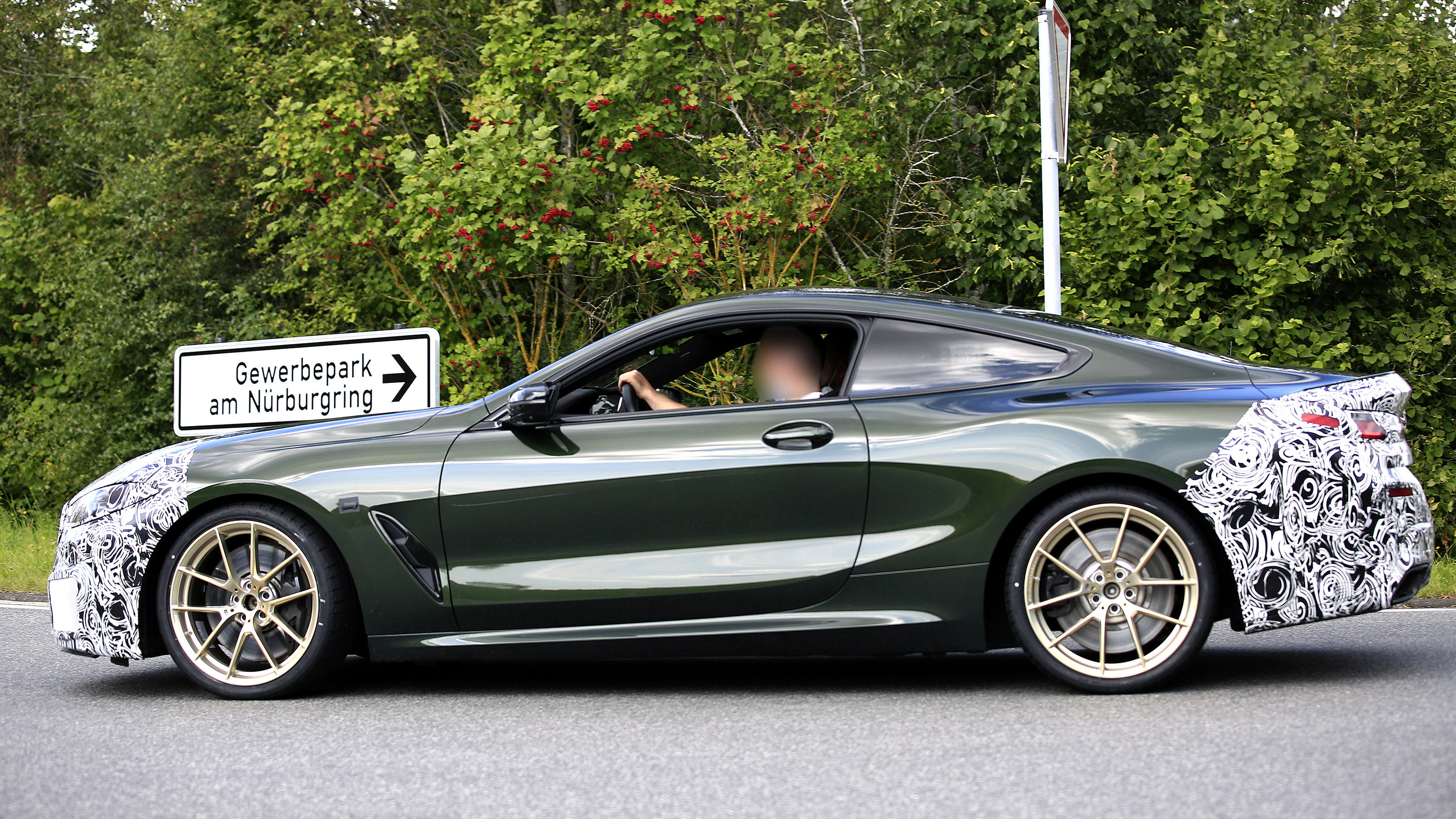 BMW 8 Series facelift - spyshot 4