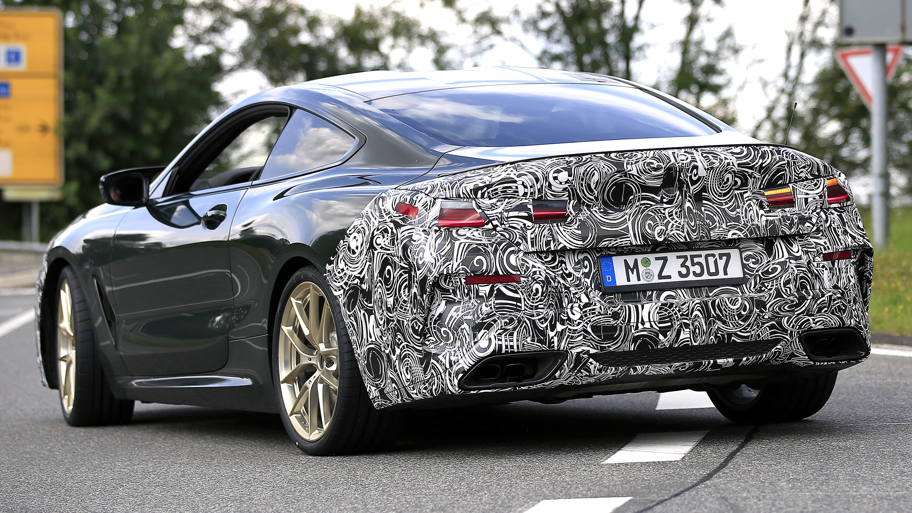 BMW 8 Series facelift - spyshot 6