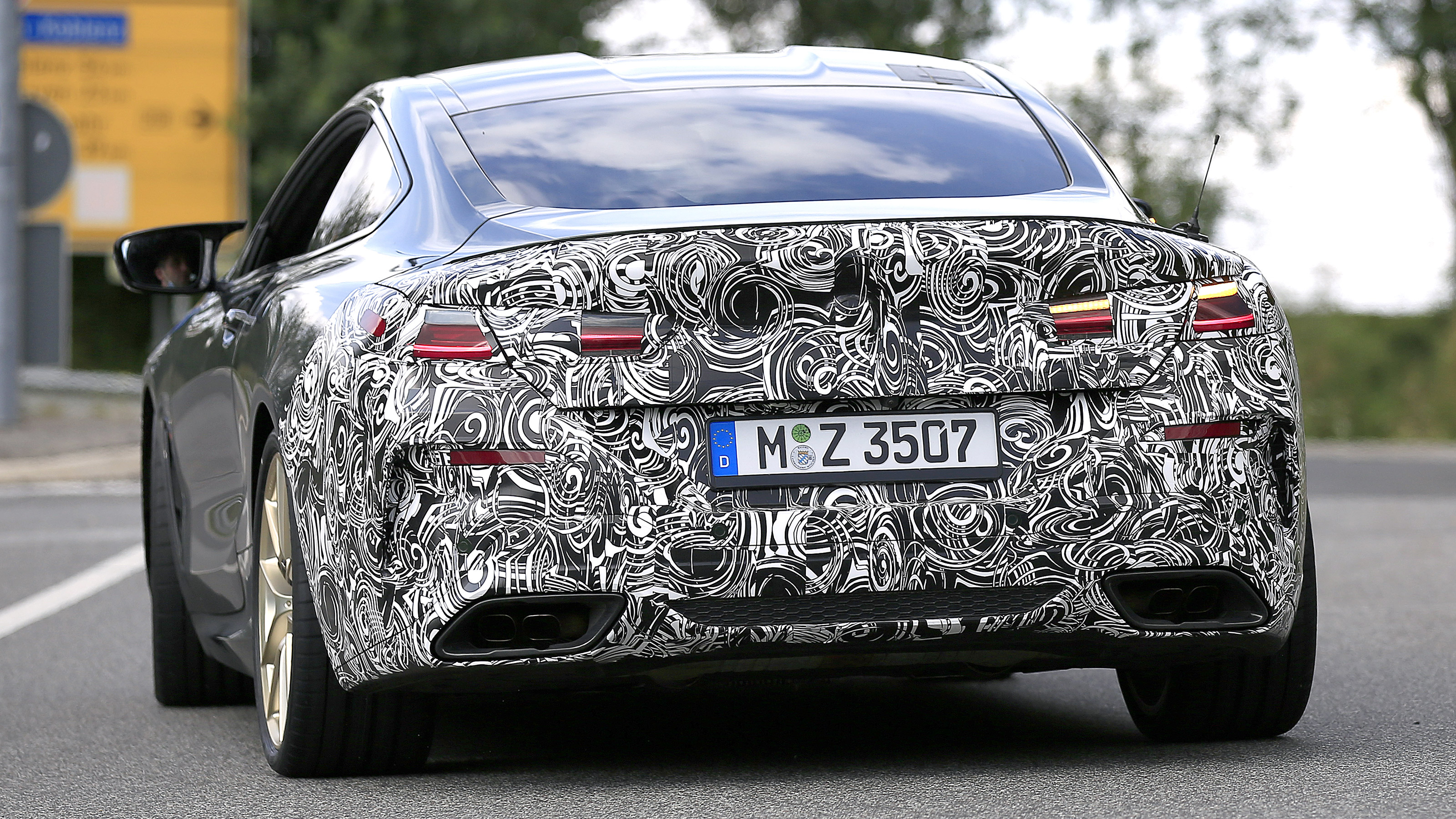 BMW 8 Series facelift - spyshot 7