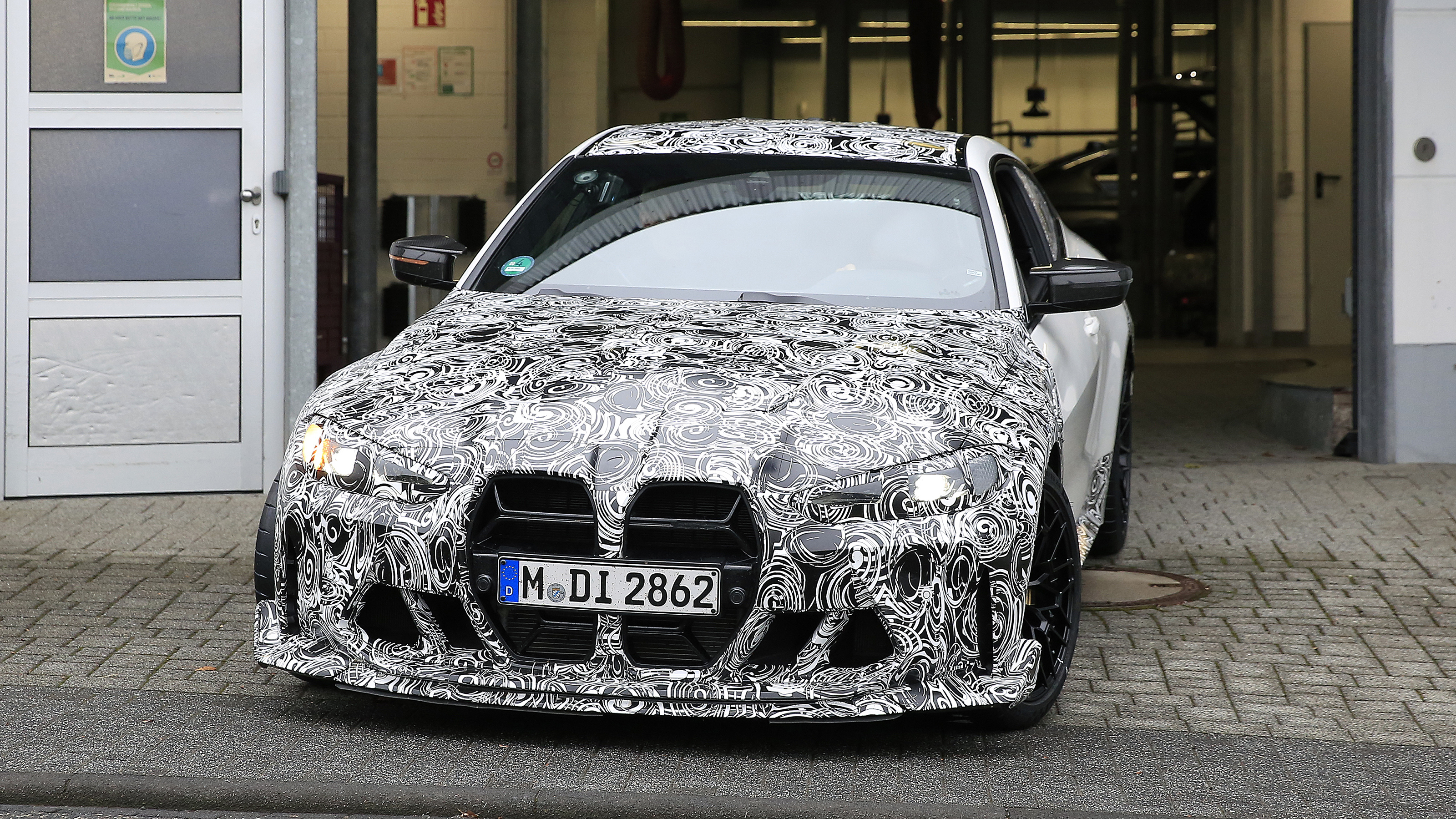 BMW M4 CSL - front