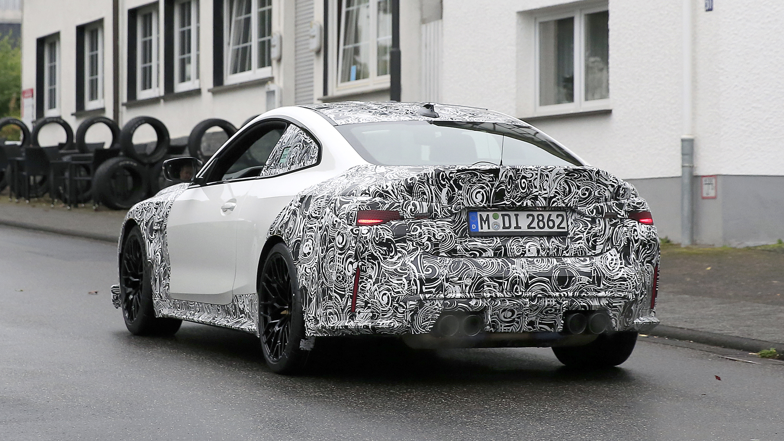 BMW M4 CSL - rear