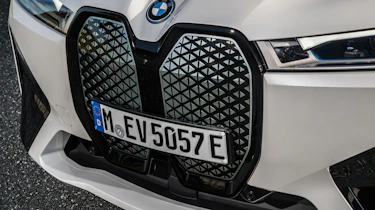 BMW iX - grille