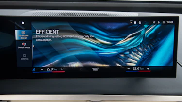 BMW iX - infotainment