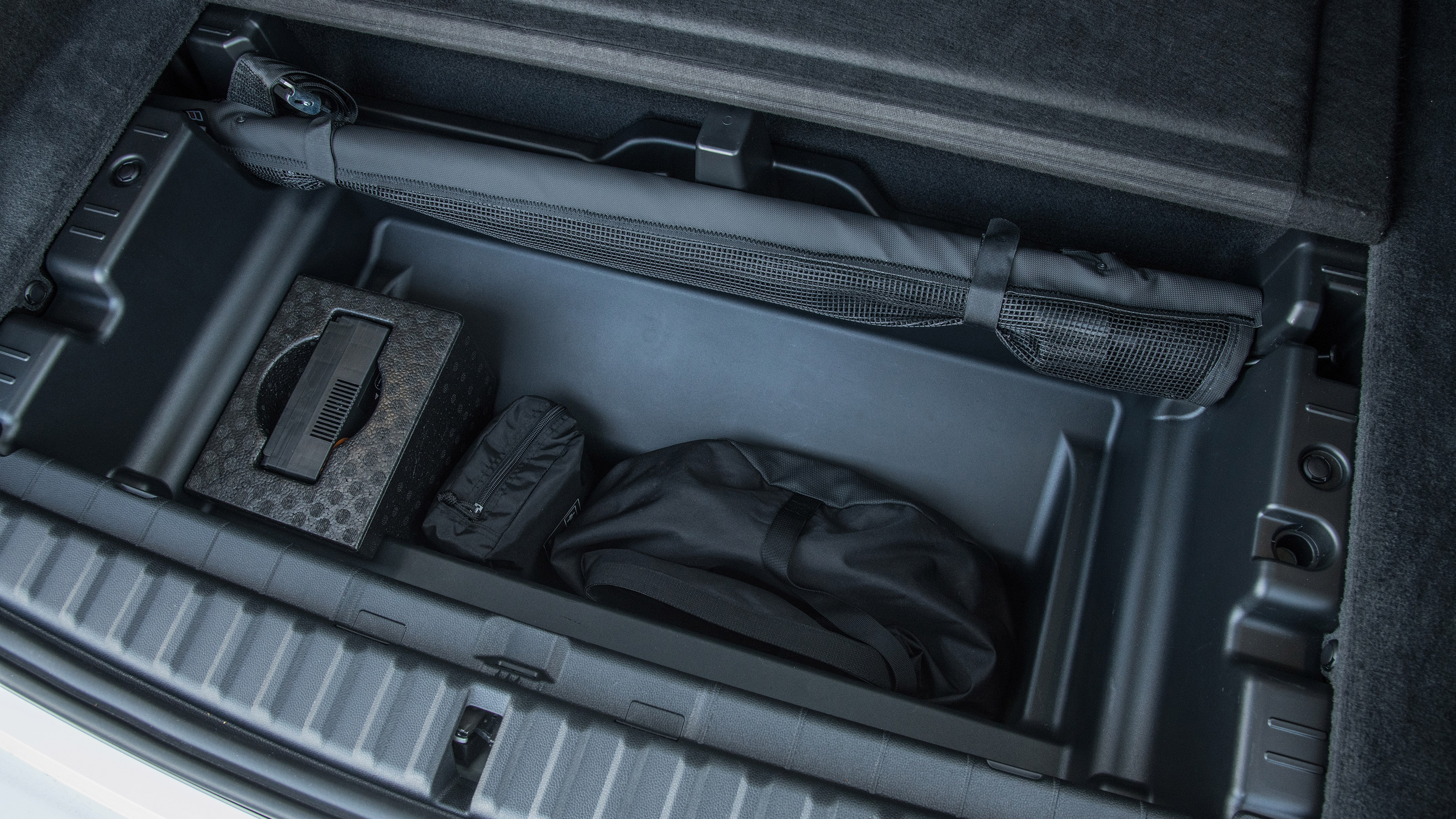 BMW iX - storage