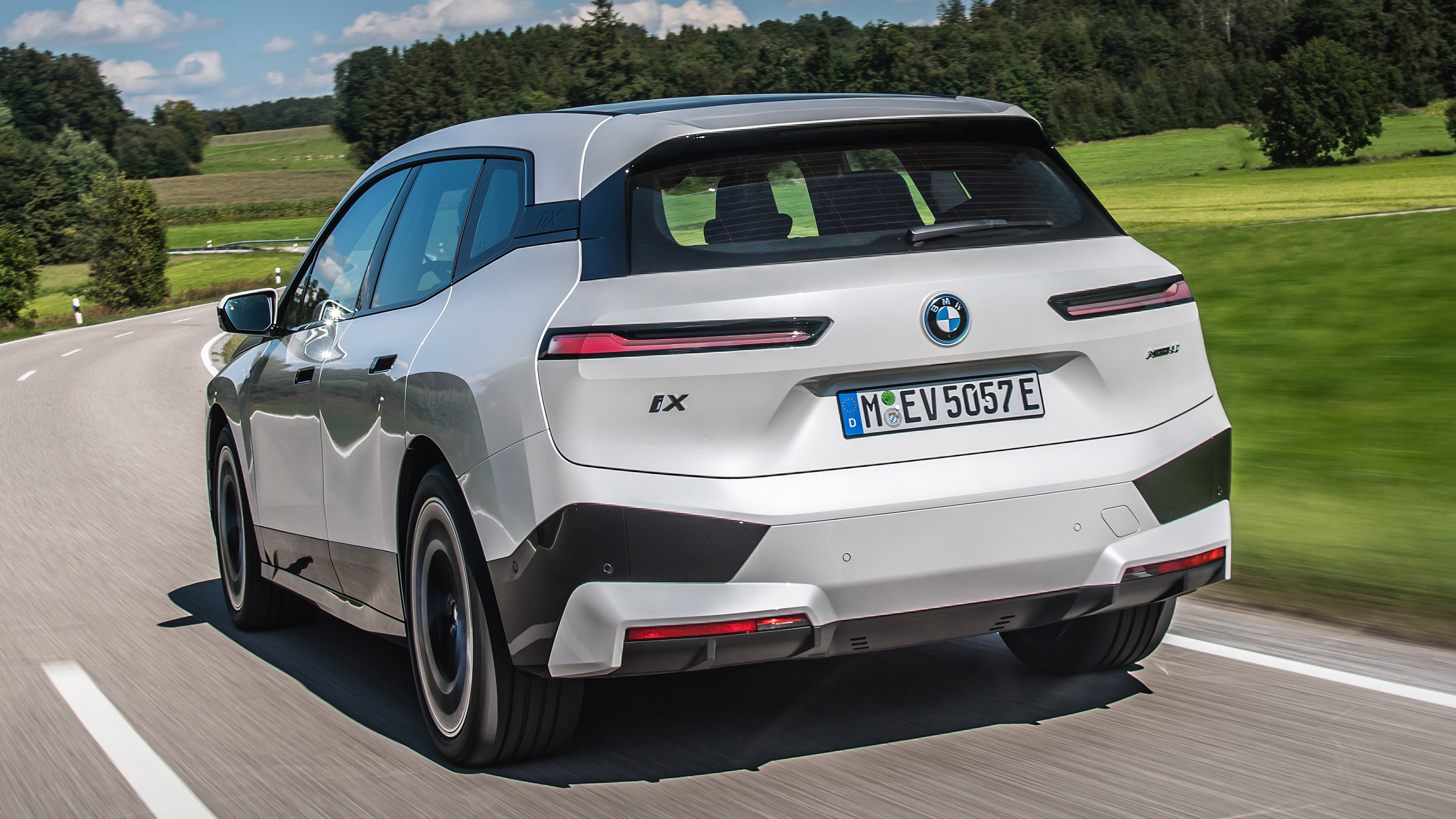 BMW iX - rear tracking