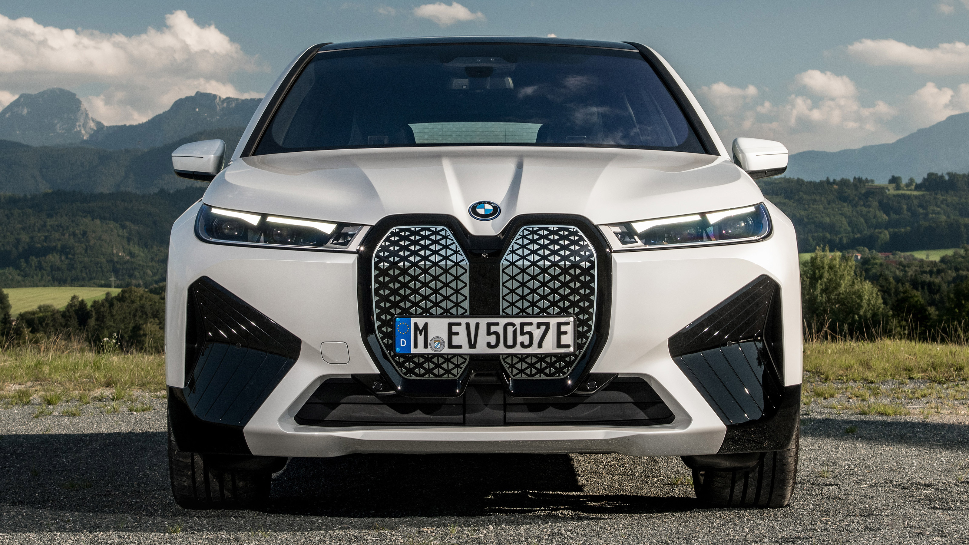 BMW iX - full front