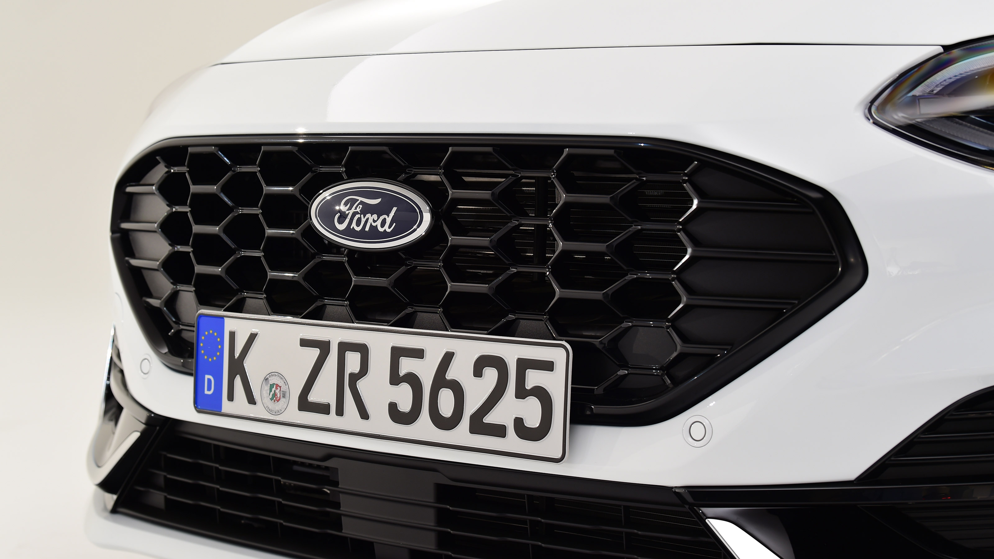 Ford Fiesta facelift - grille