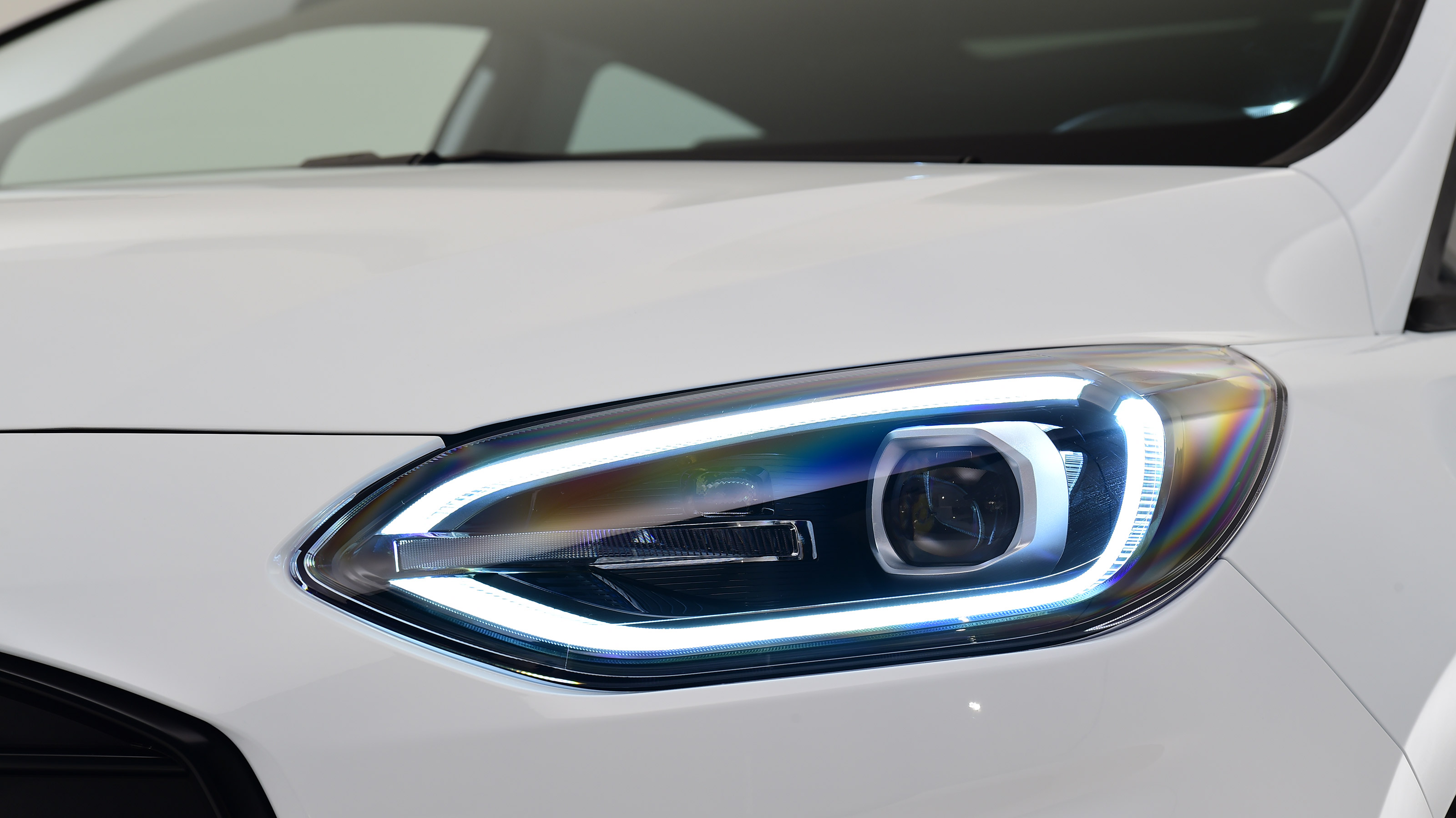 Ford Fiesta facelift - front light