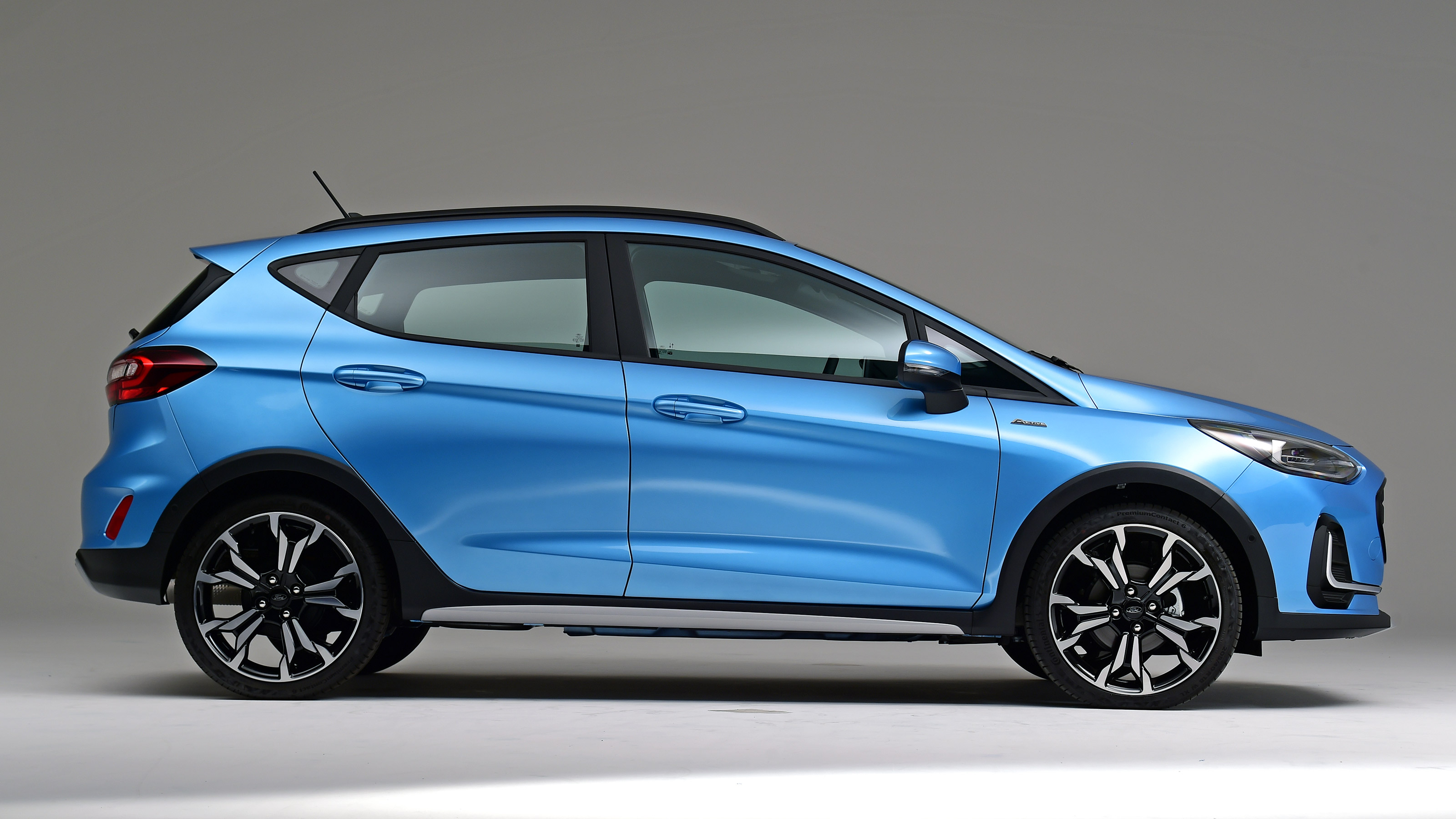 Ford Fiesta Active facelift - side