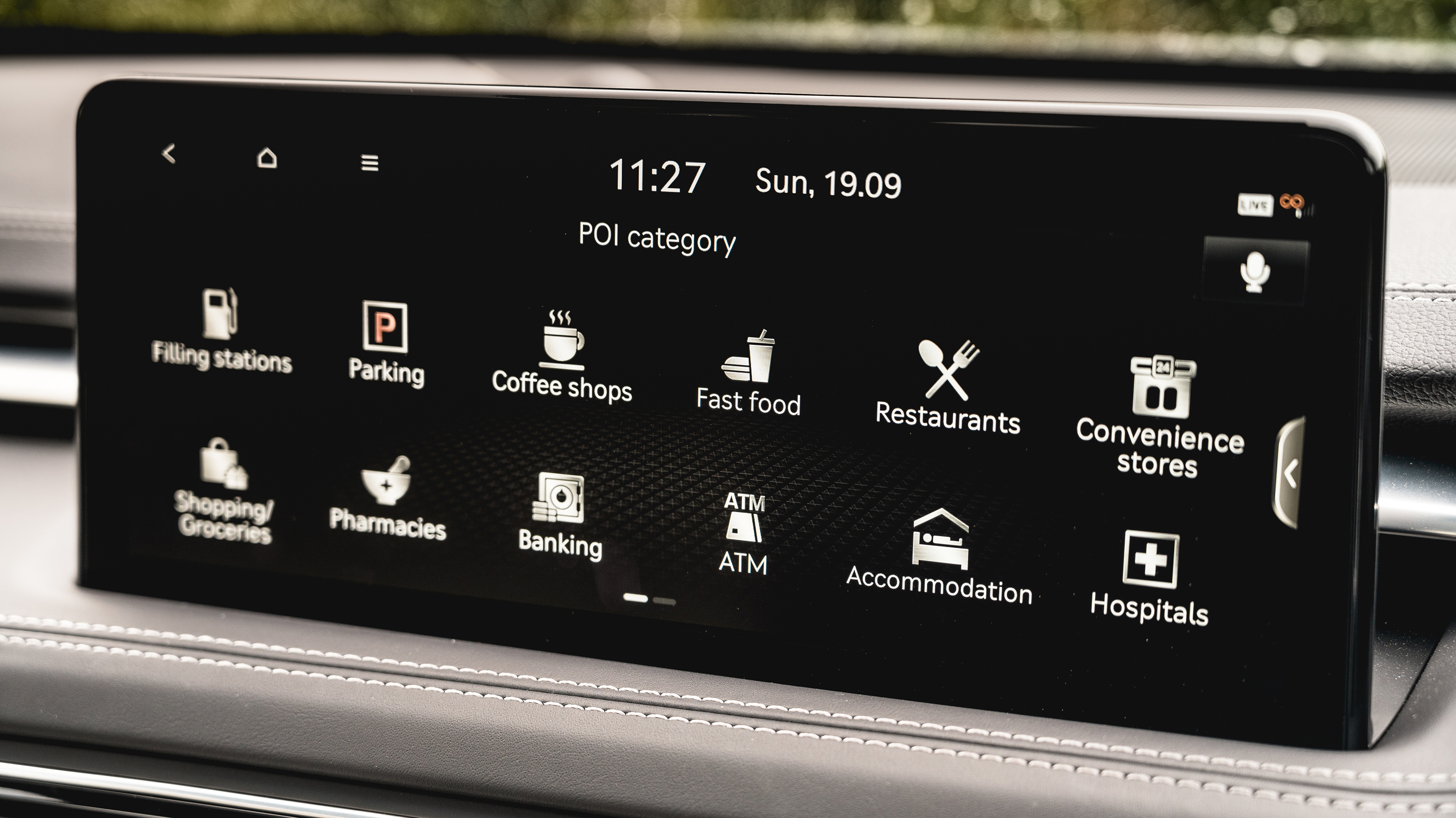 Genesis G70 - screen
