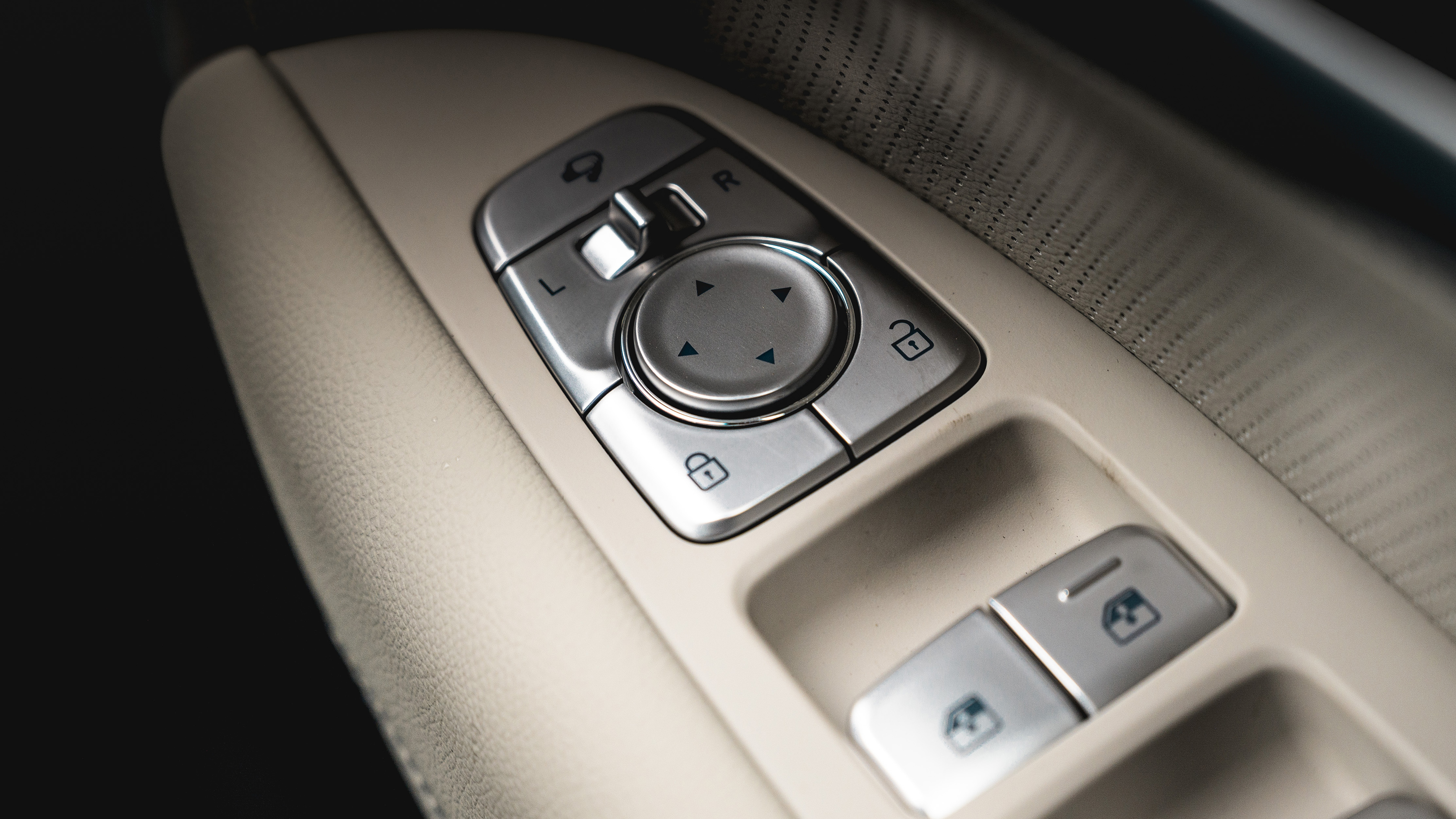 Genesis G70 - buttons