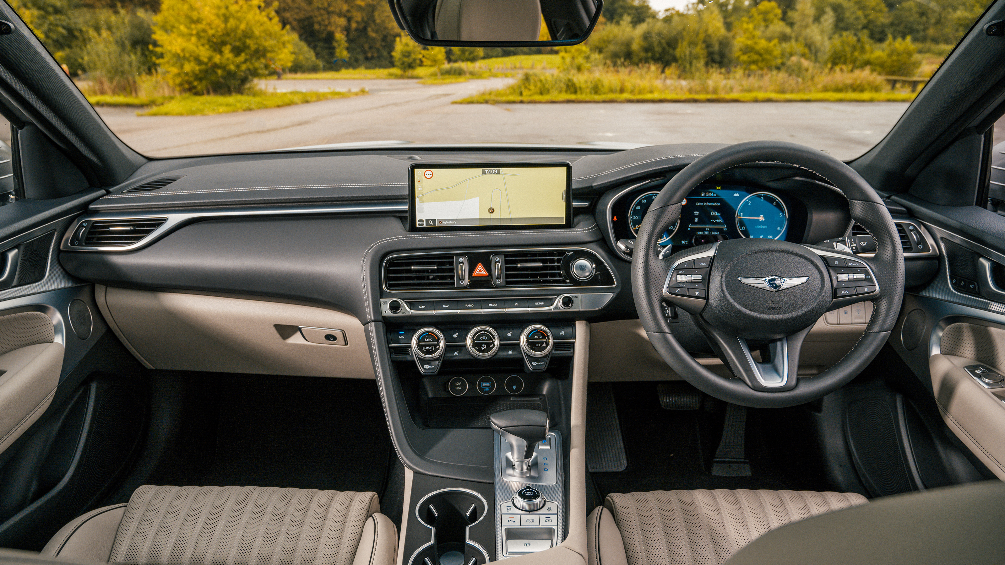 Genesis G70 - interior