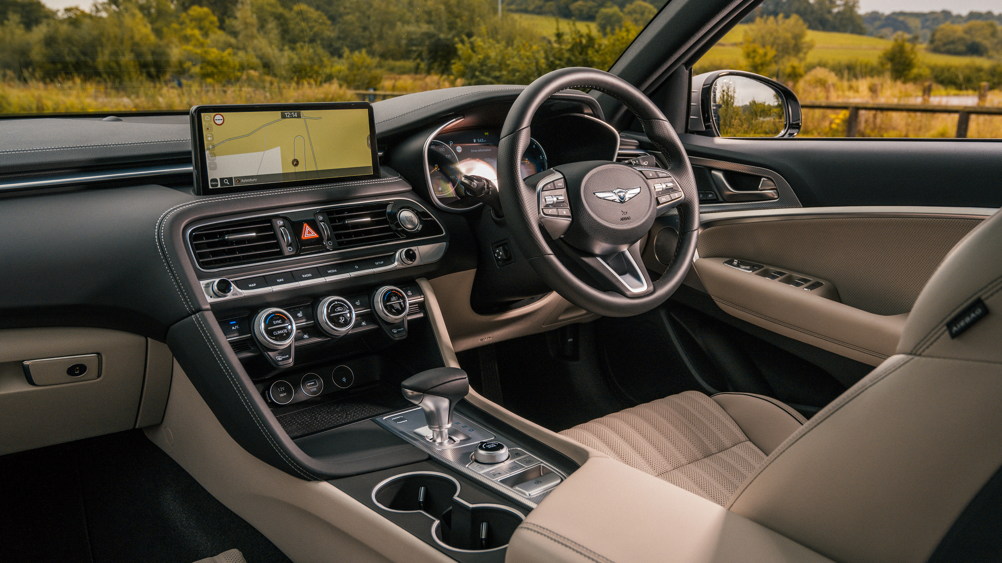 Genesis G70 - interior