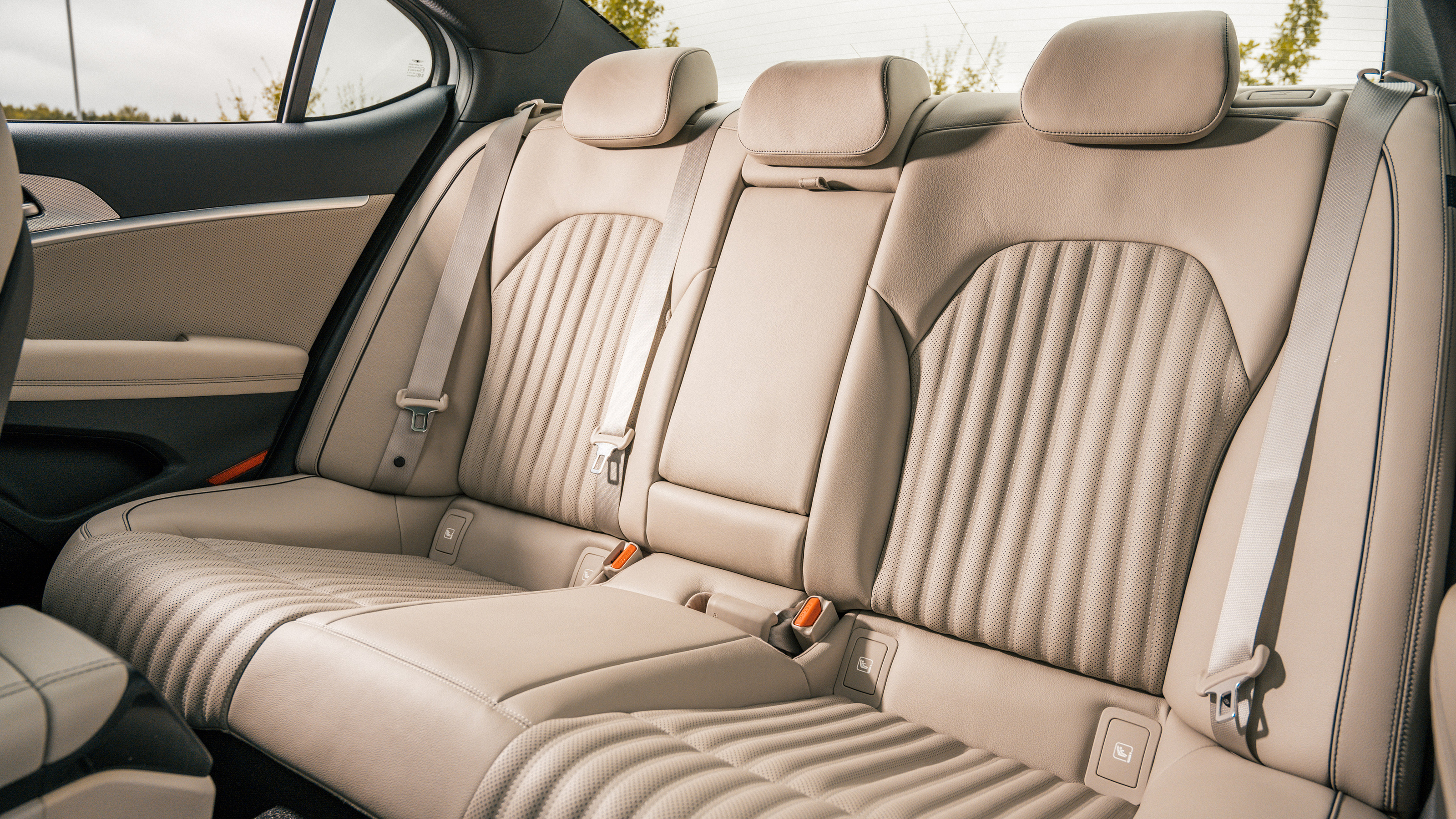 Genesis G70 - rear seats