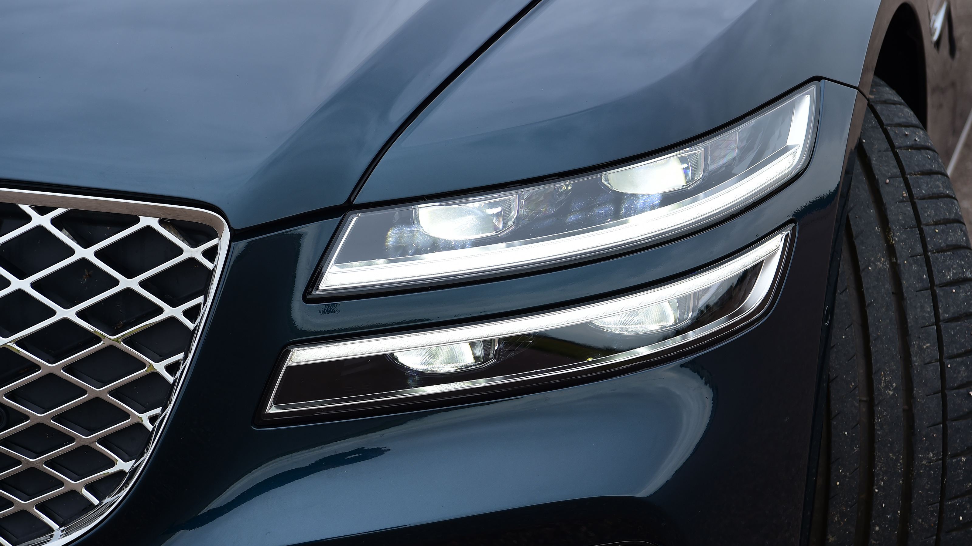 Genesis G80 - headlight