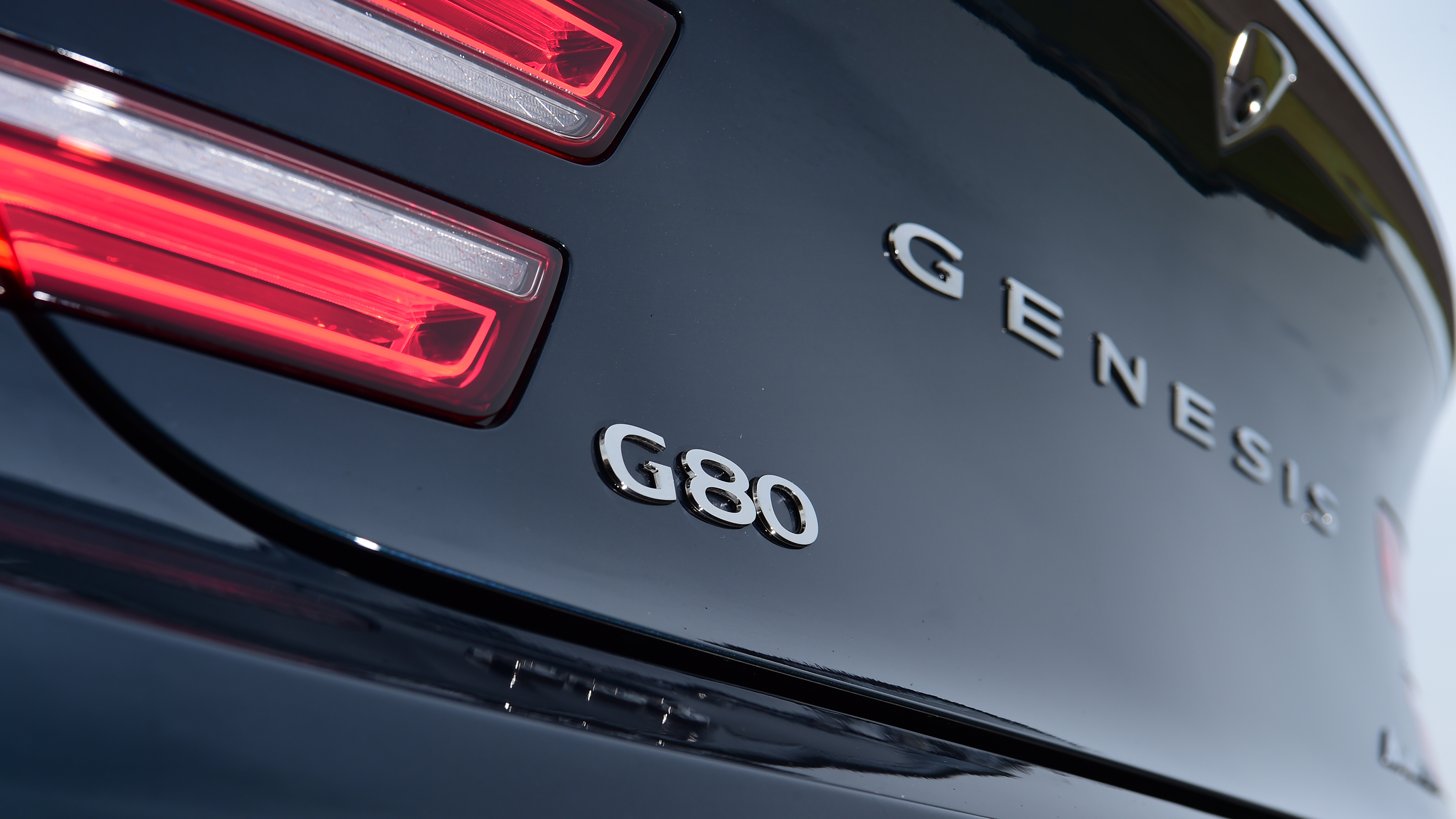 Genesis G80 - badge