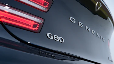 Genesis G80 - badge