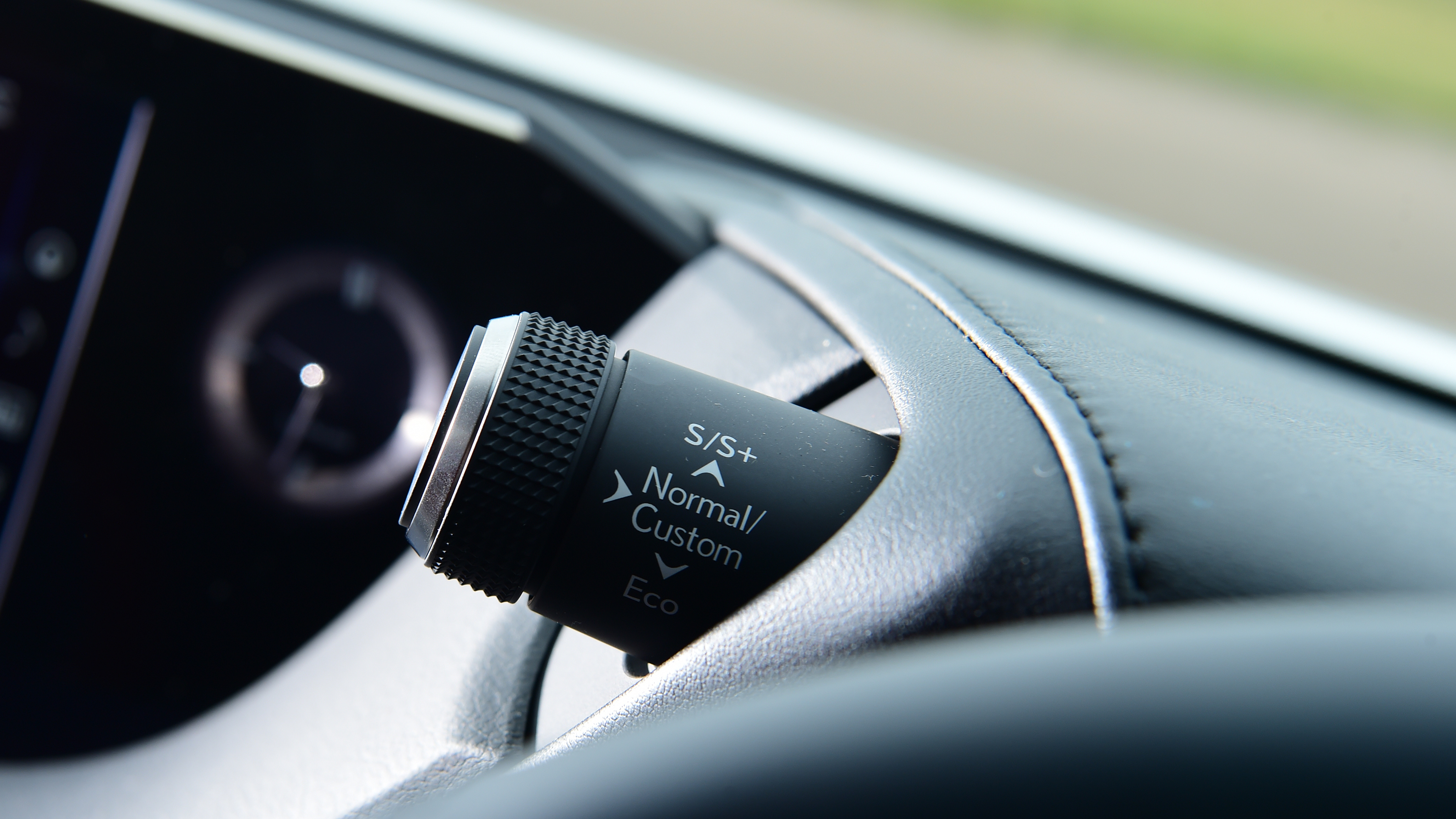 Lexus ES - button