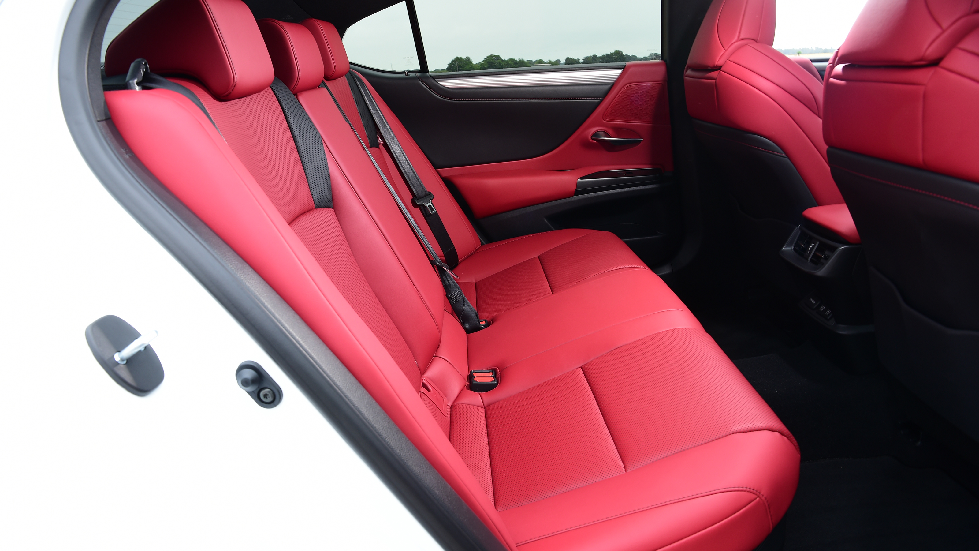 Lexus ES - rear seats