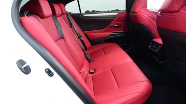 Lexus ES - rear seats