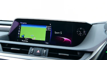 Lexus ES - screen