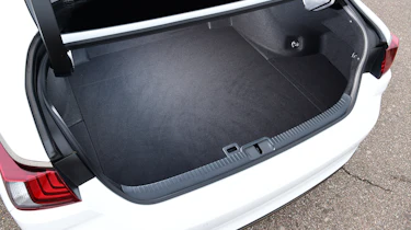 Lexus ES - boot