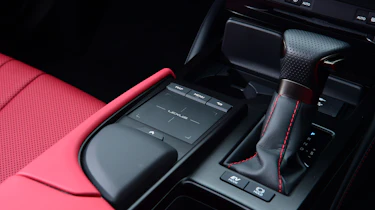 Lexus ES - gear shifter