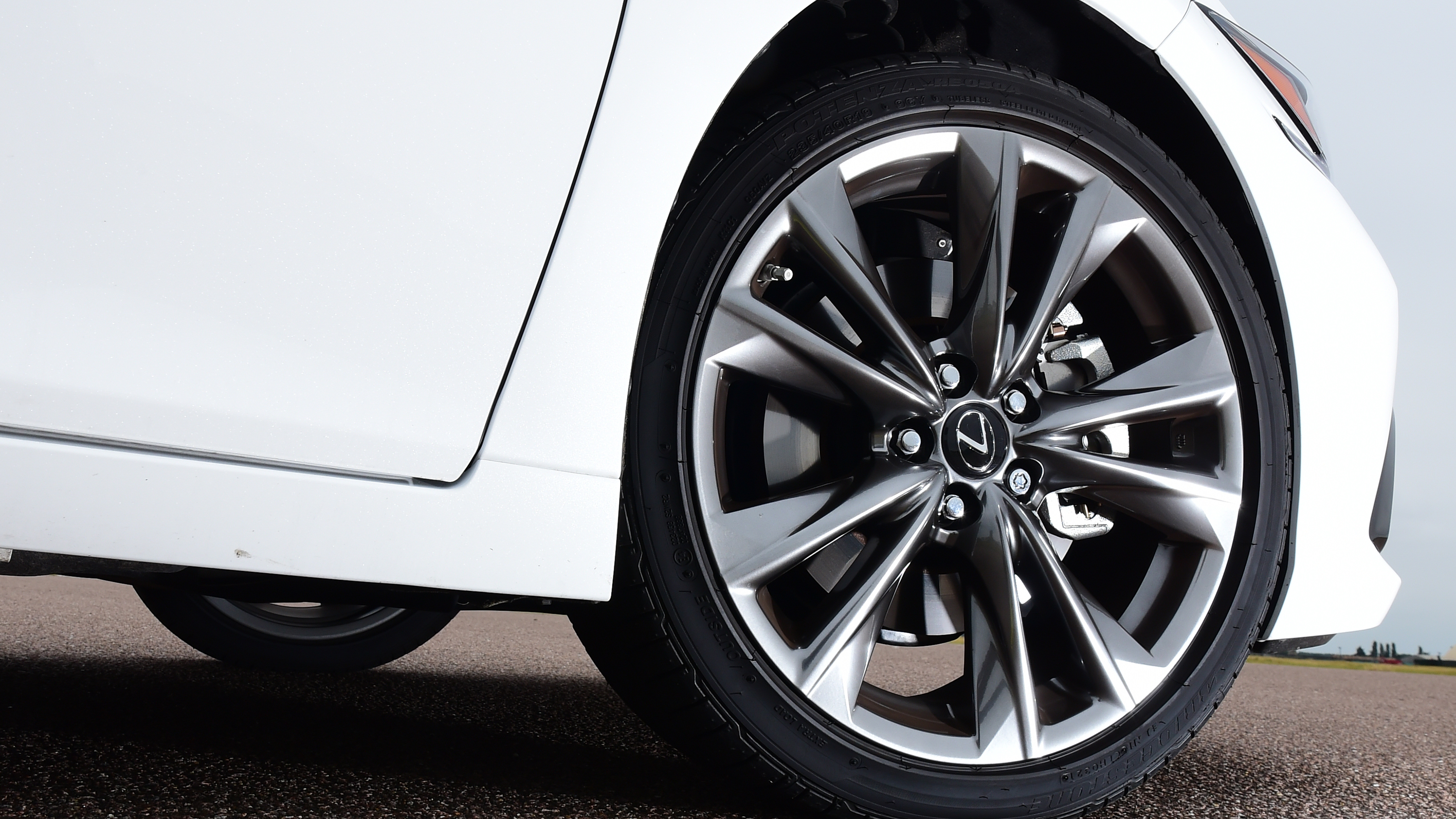 Lexus ES - wheel