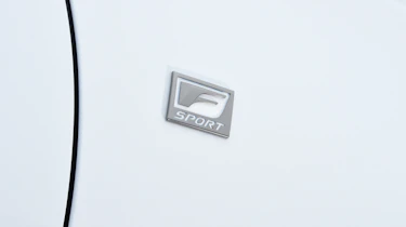 Lexus ES - badge