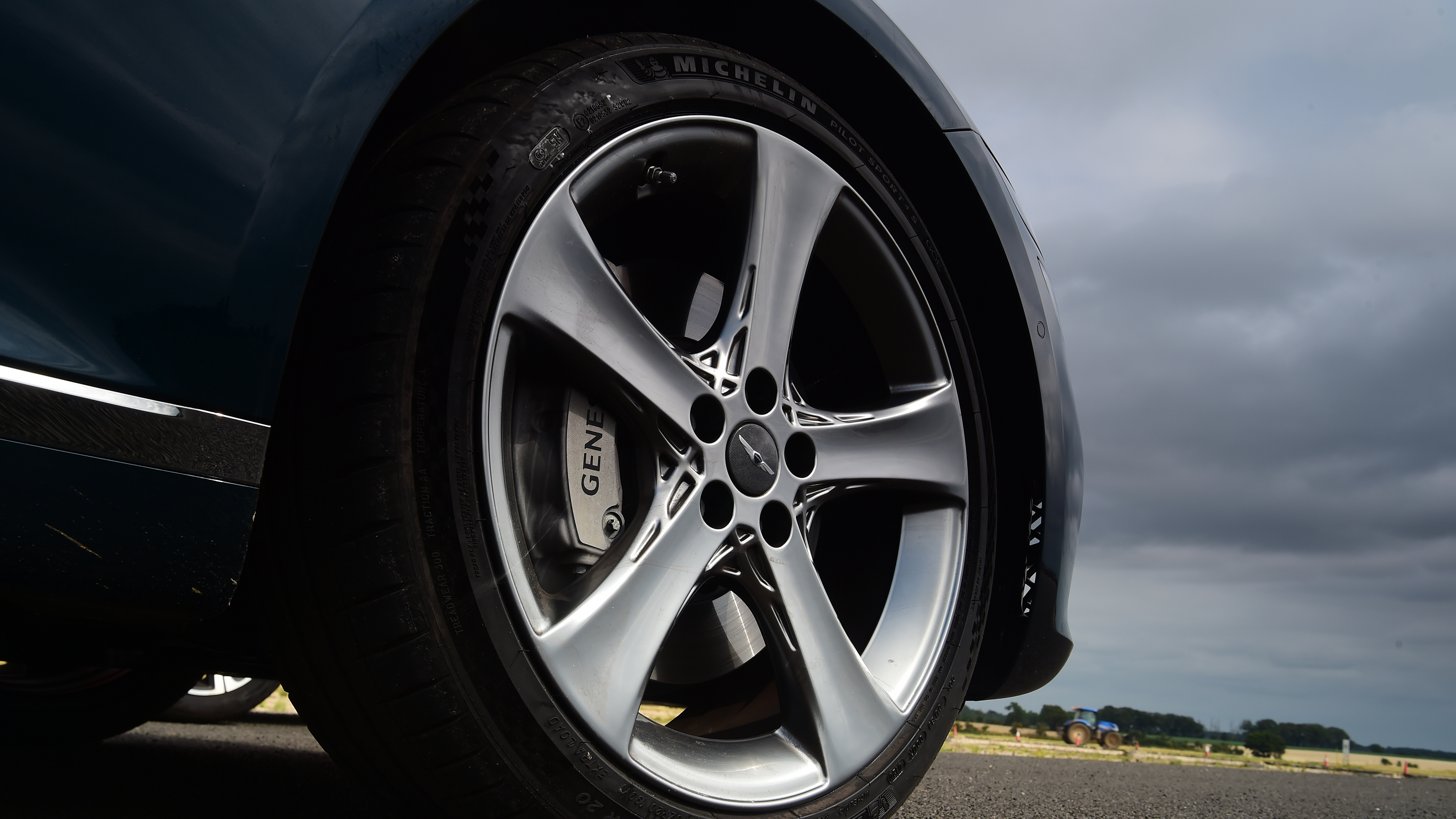 Genesis G80 - wheel