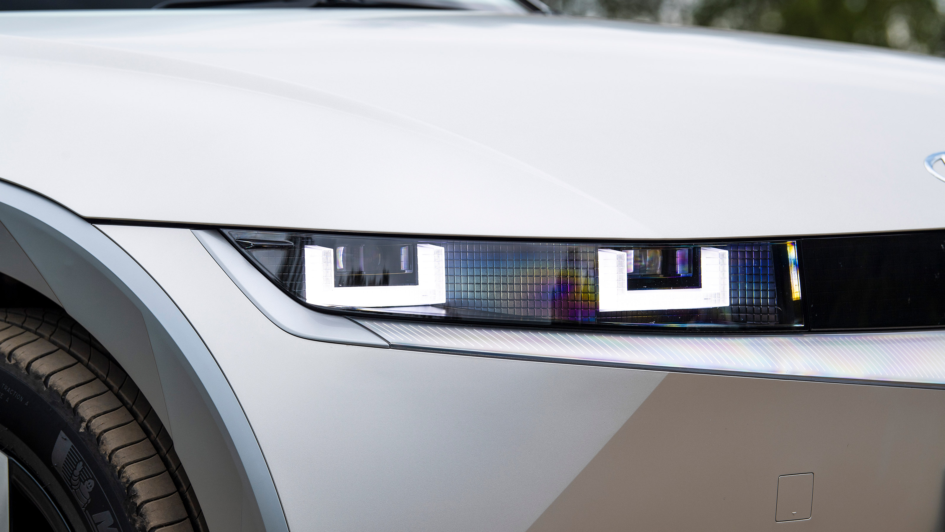 Hyundai Ioniq 5 RWD - front light