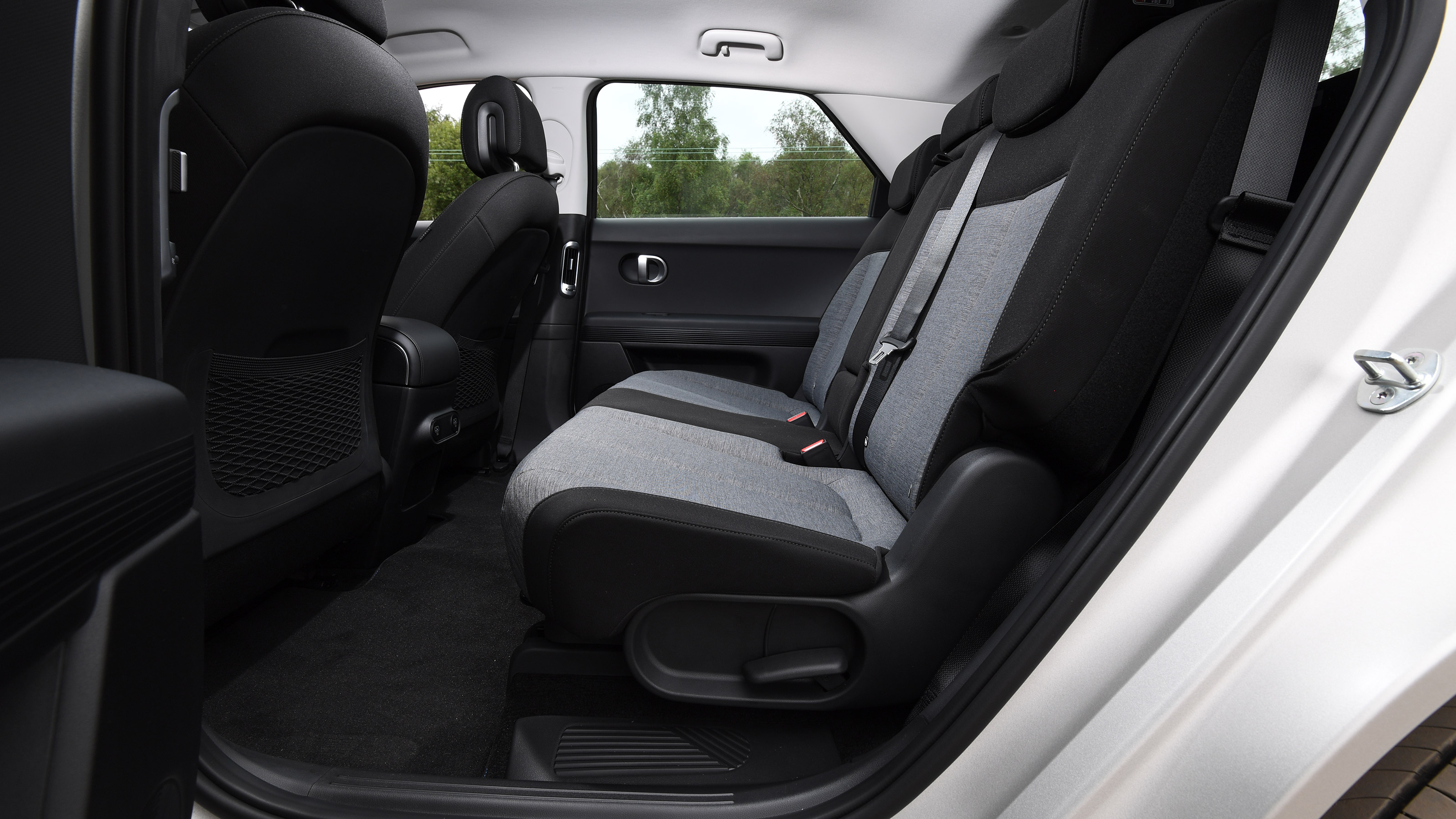 Hyundai Ioniq 5 RWD - rear seats