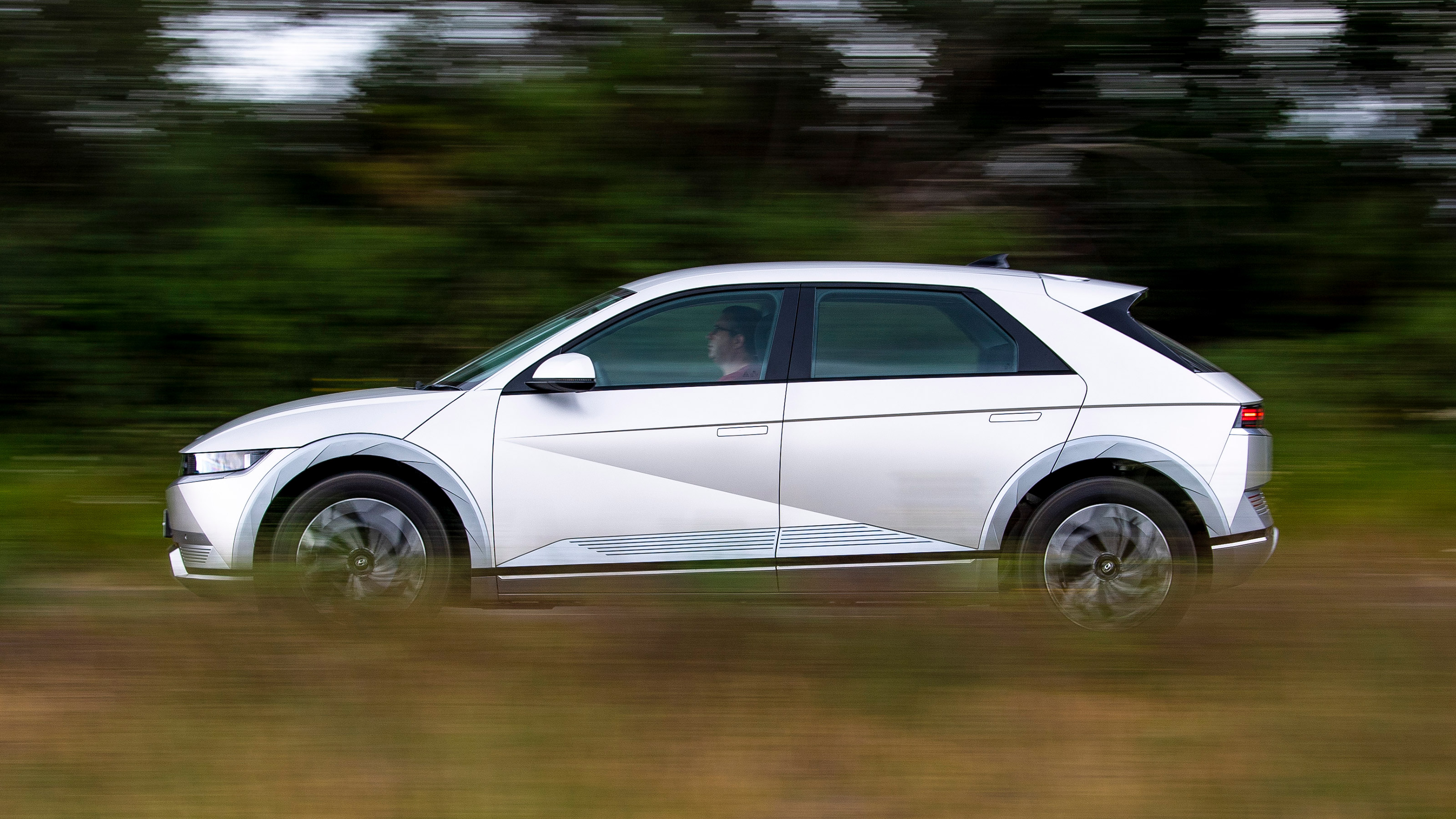 Hyundai Ioniq 5 RWD - side