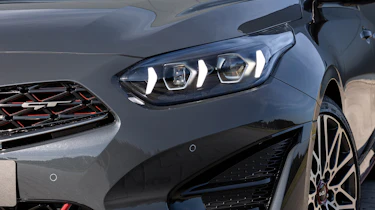 Kia Proceed GT - front lights