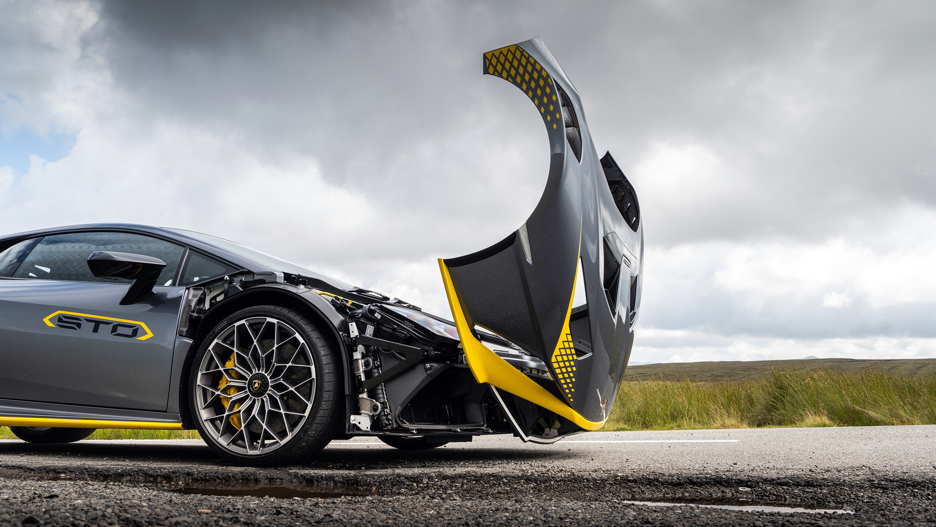 New Lamborghini Huracan STO 