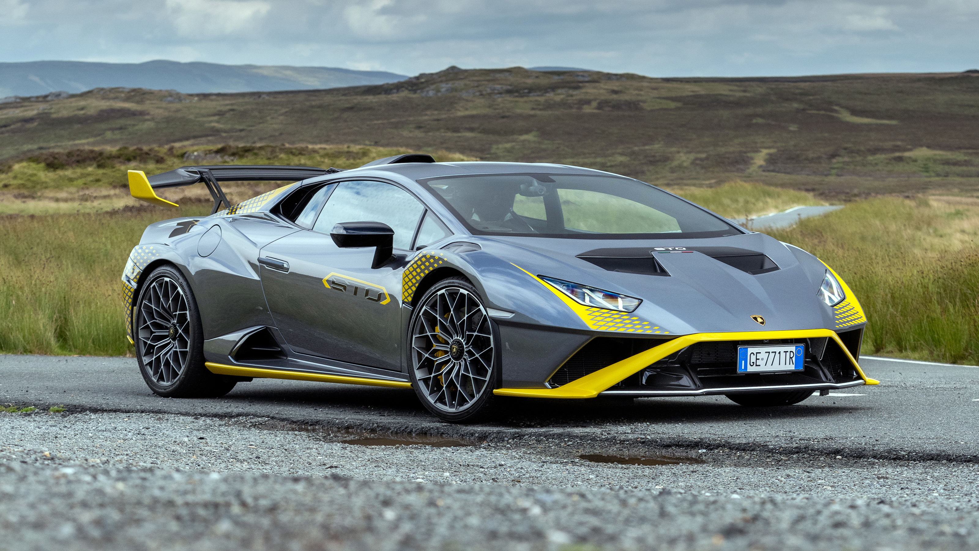 New Lamborghini Huracan STO - static