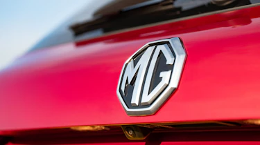 MG HS PHEV - badge