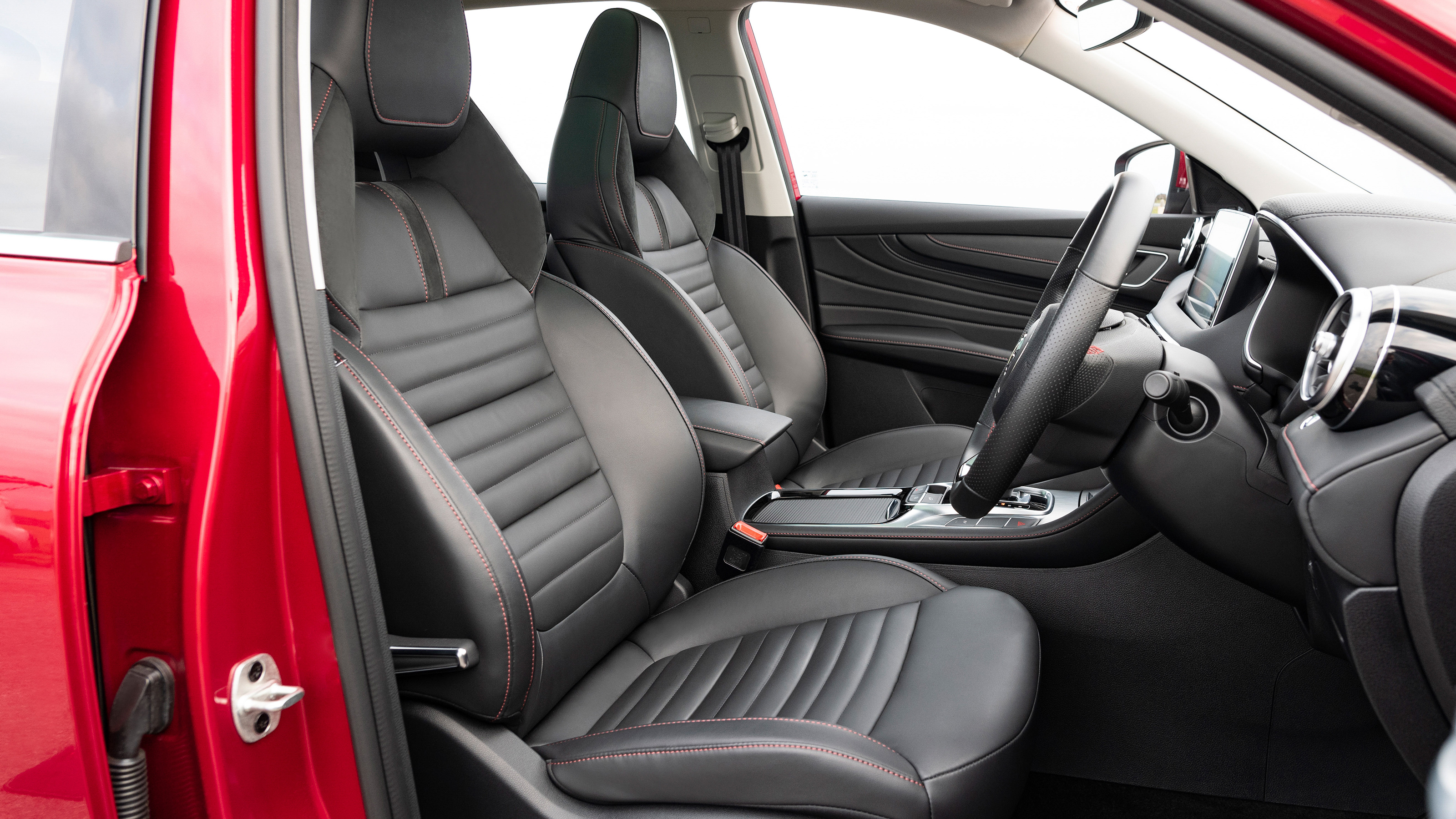 MG HS PHEV - front seats