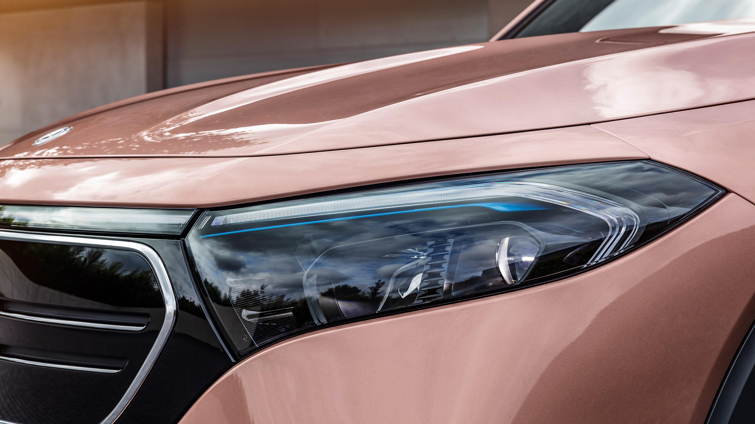 Mercedes EQB - front light
