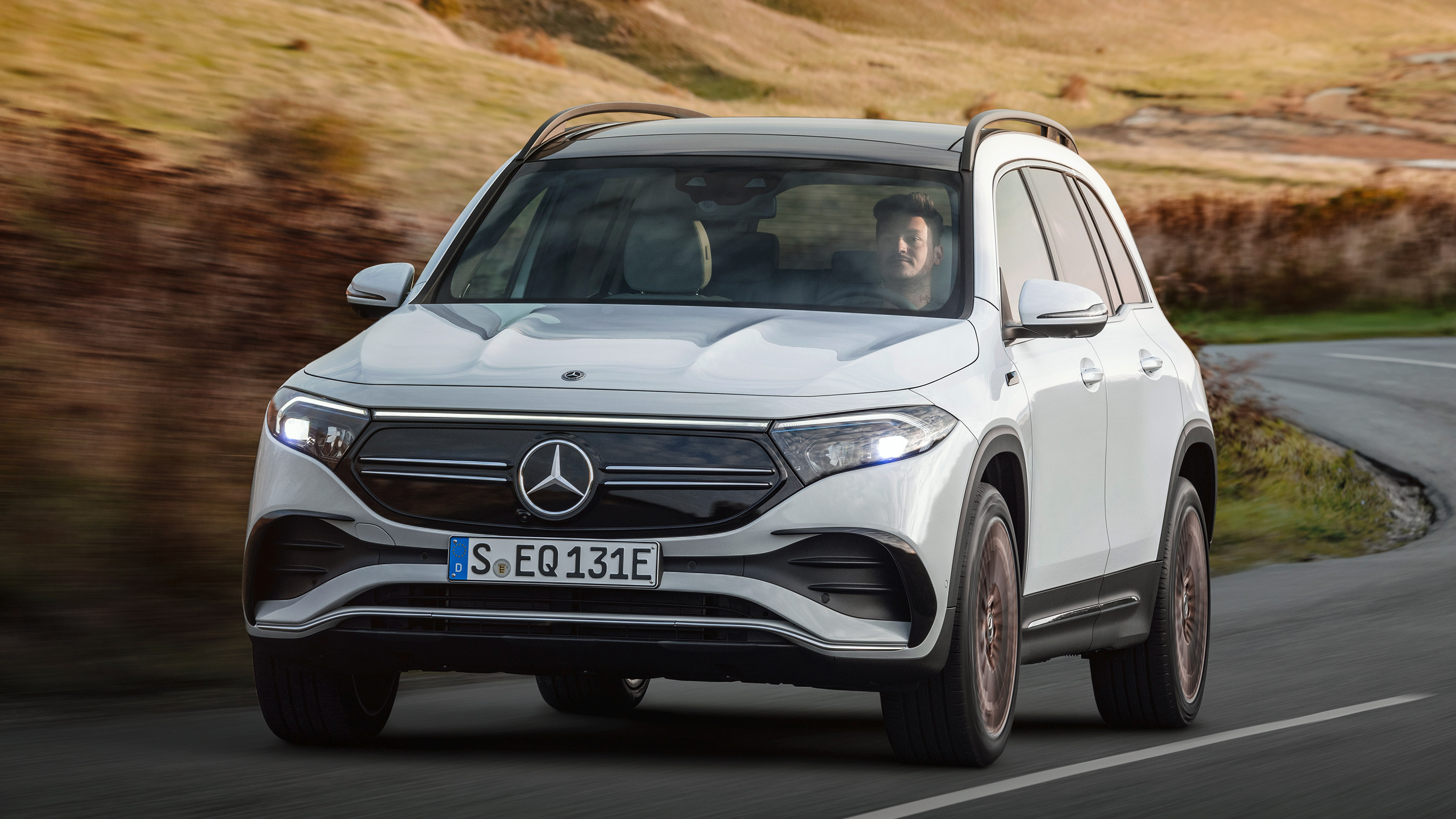 Mercedes EQB - front cornering