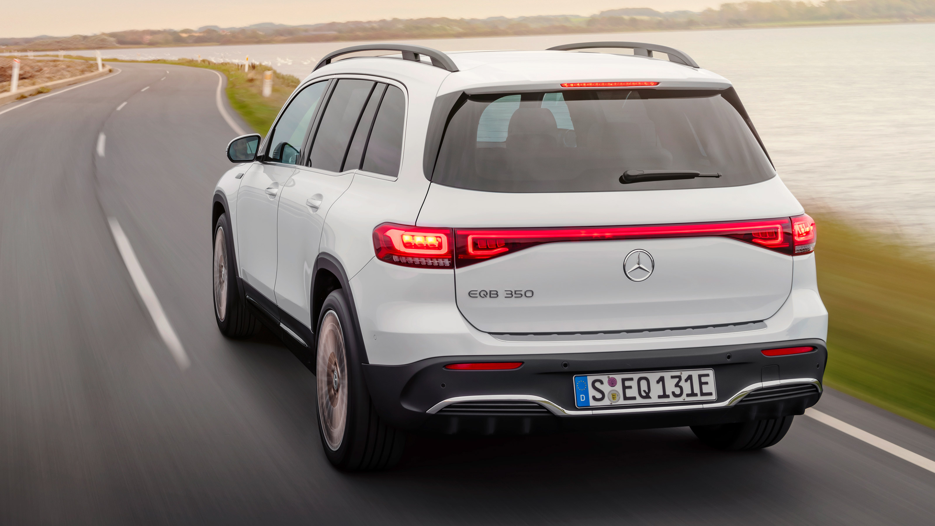 Mercedes EQB - rear cornering
