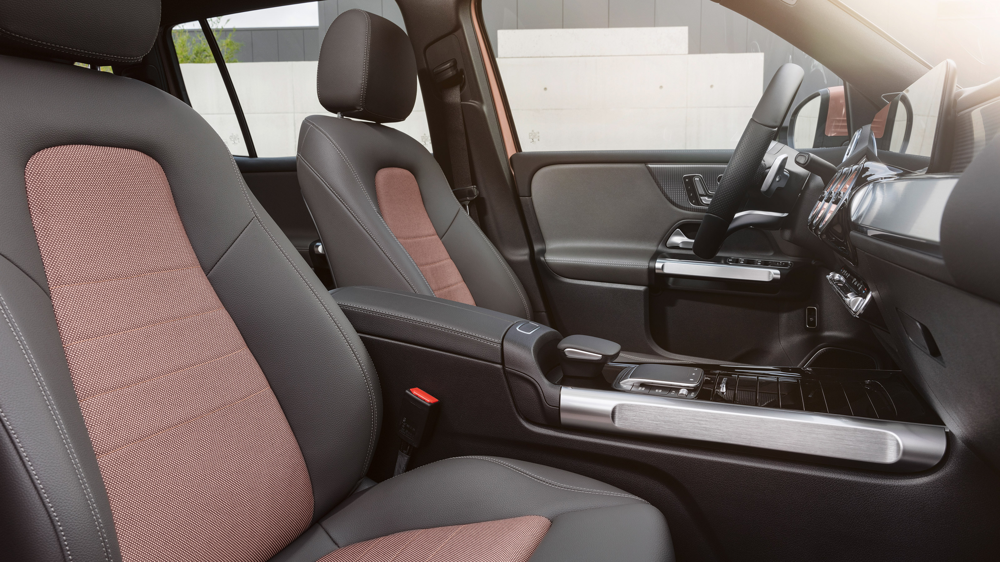 Mercedes EQB - front seats