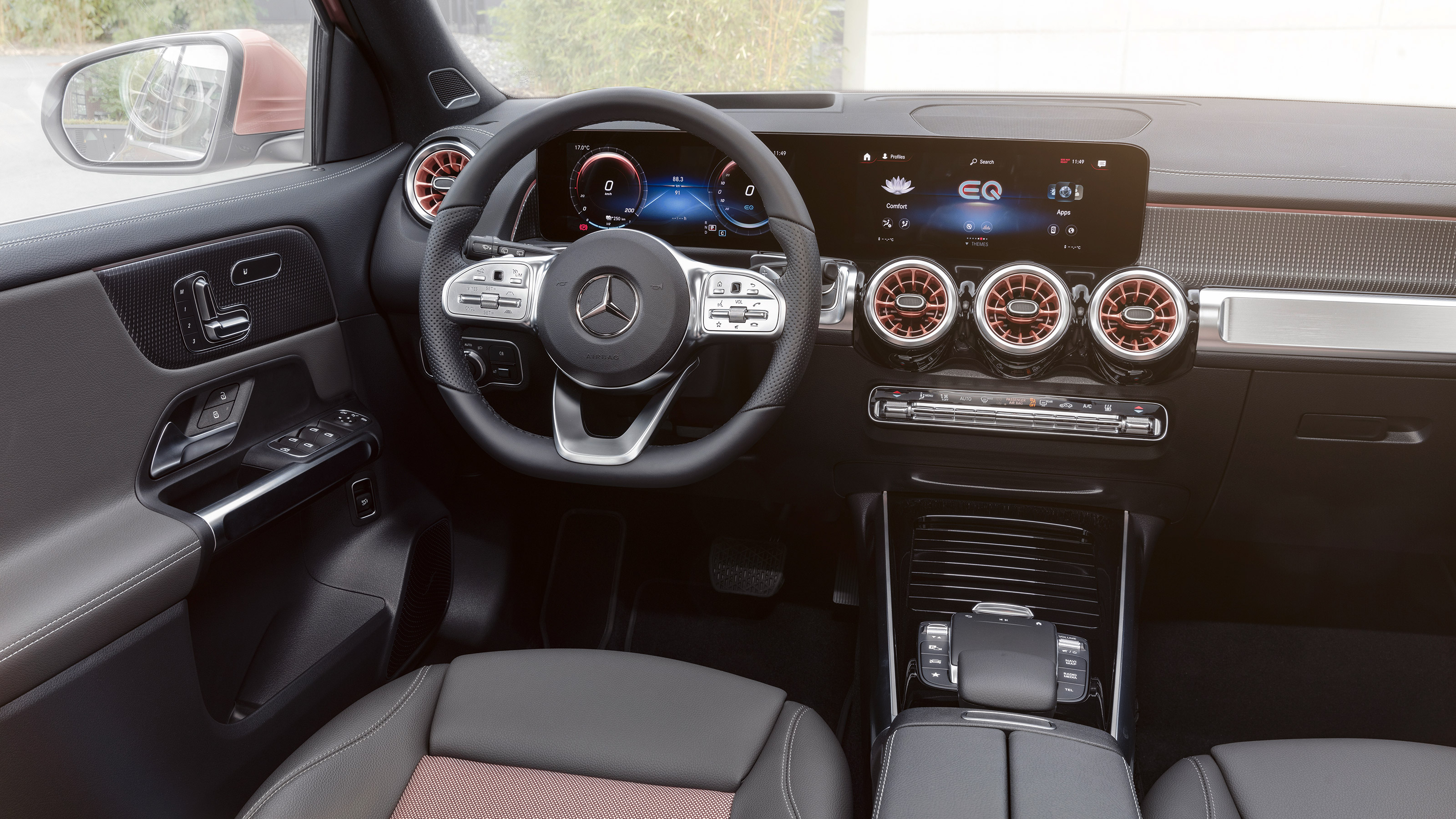 Mercedes EQB - cabin