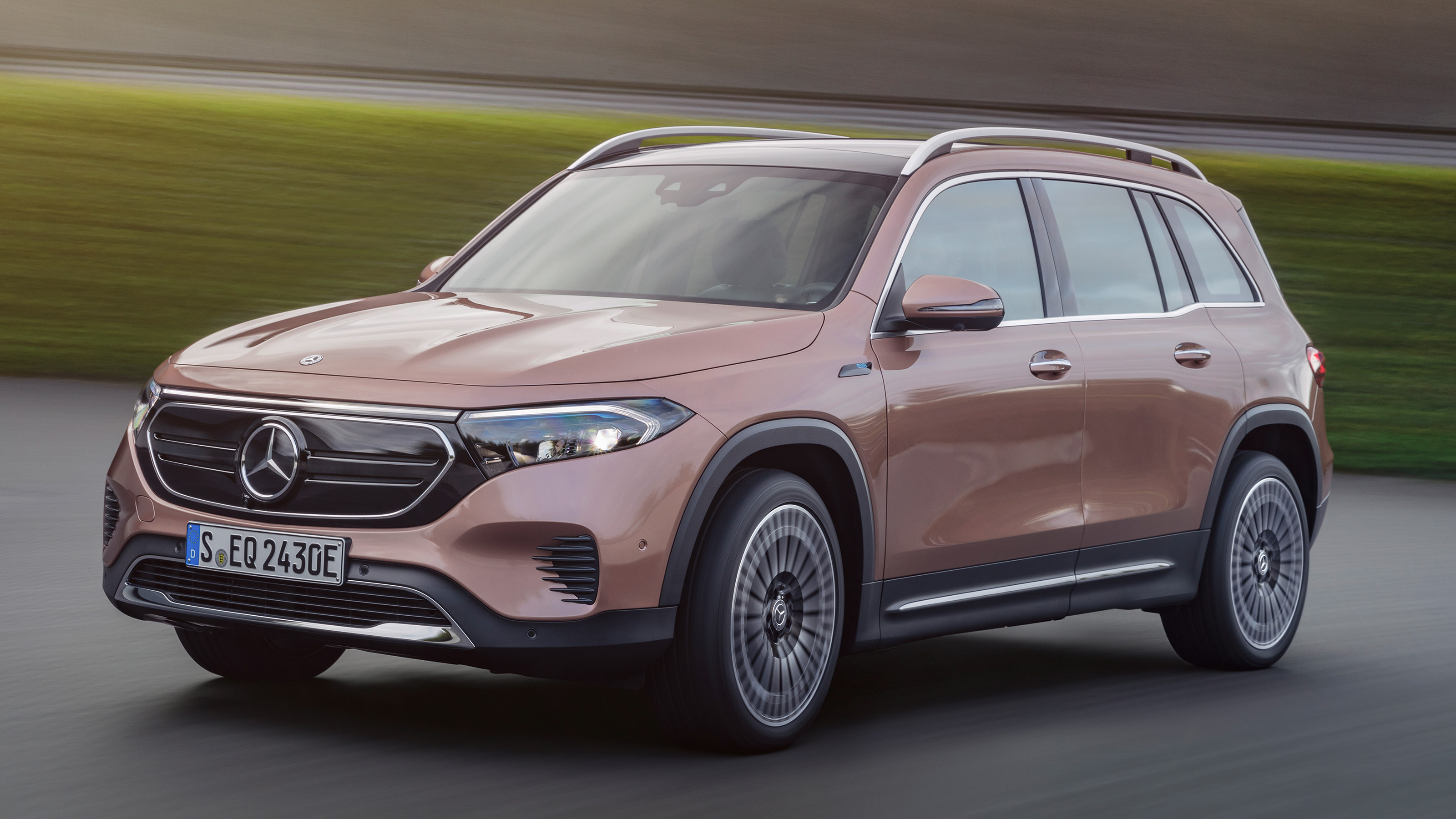 Mercedes EQB - front action